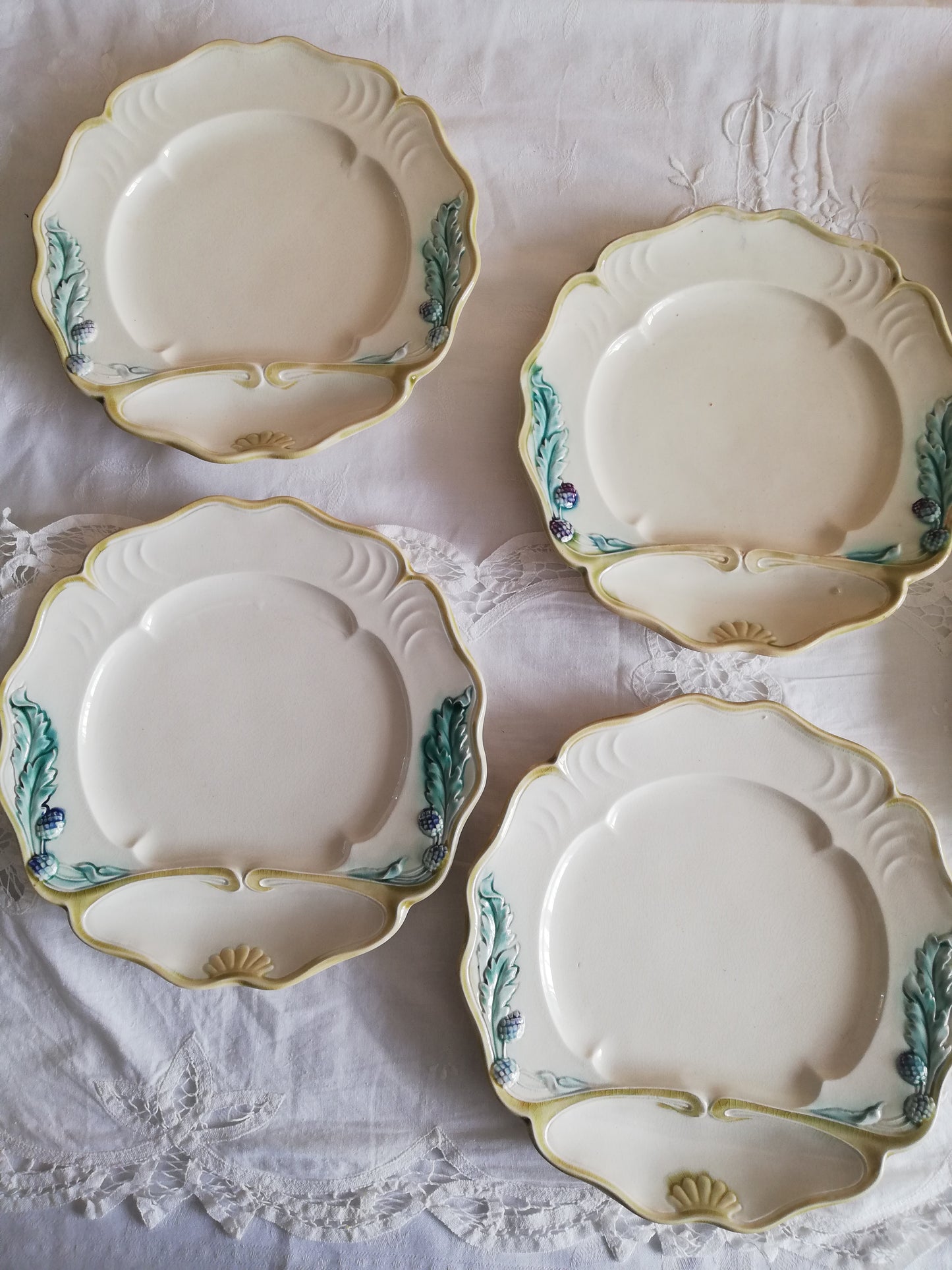 Assiette barbotine Fives Lille