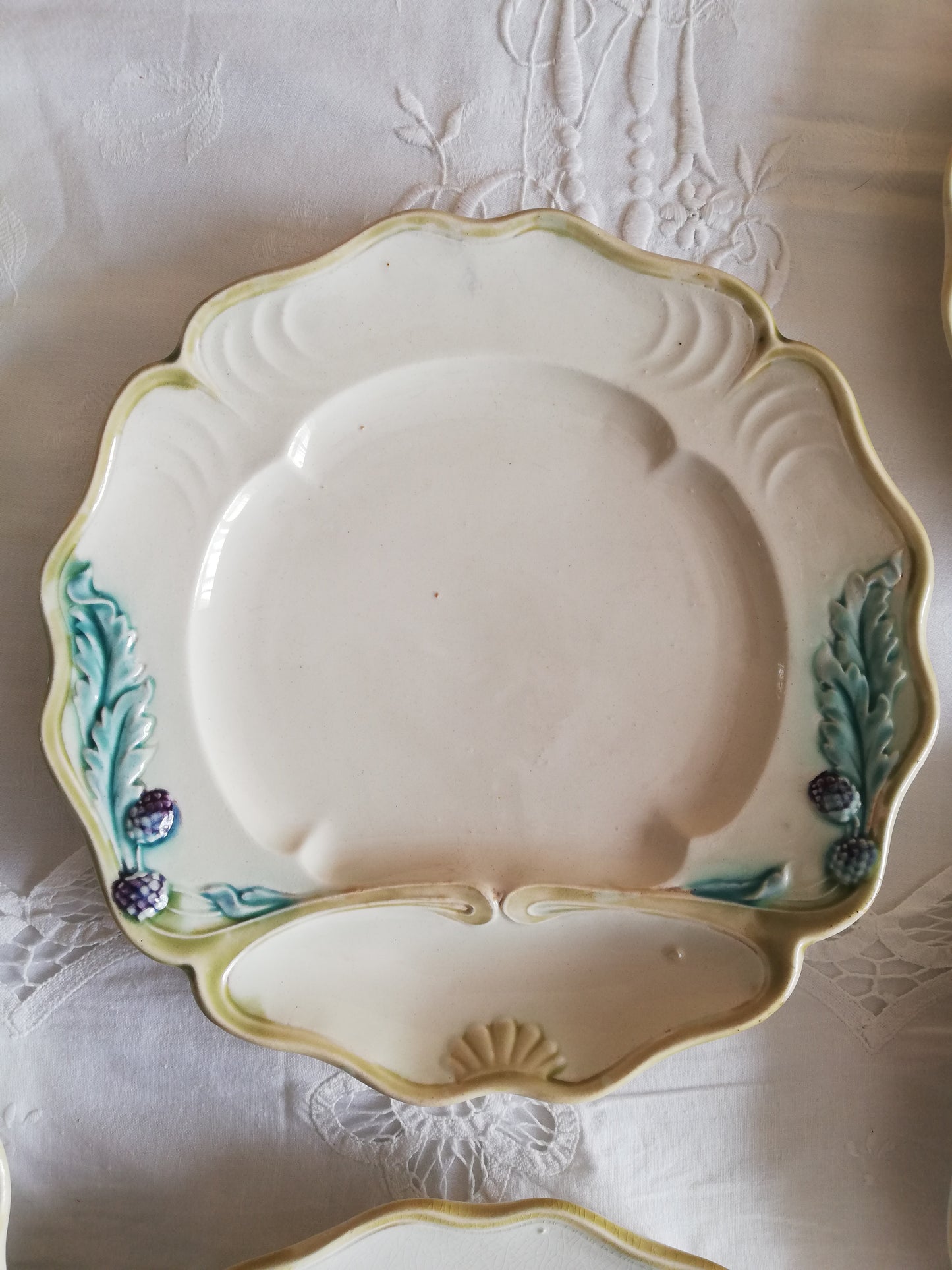 Assiette barbotine Fives Lille