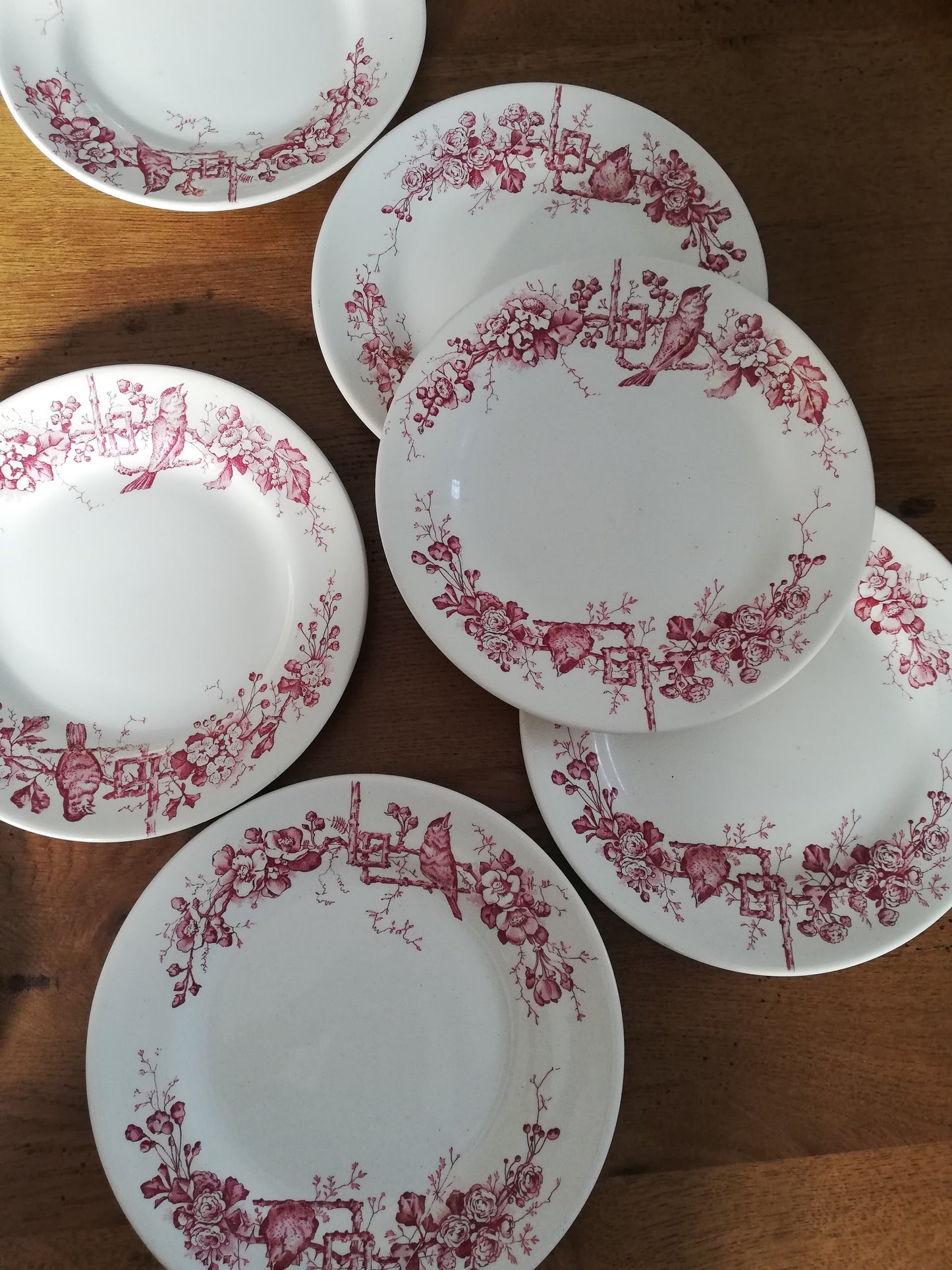 Assiette terre de fer rose Émile Bourgeois