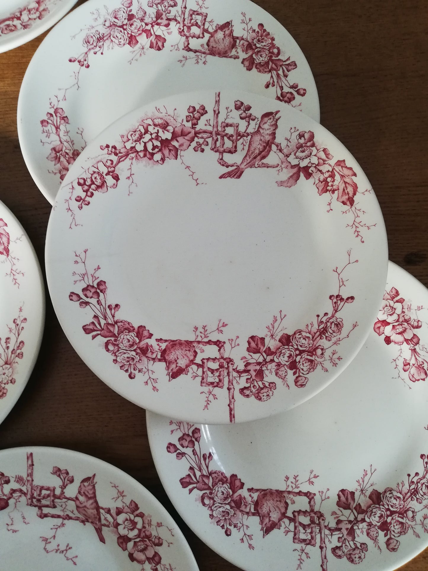 Assiette terre de fer rose Émile Bourgeois