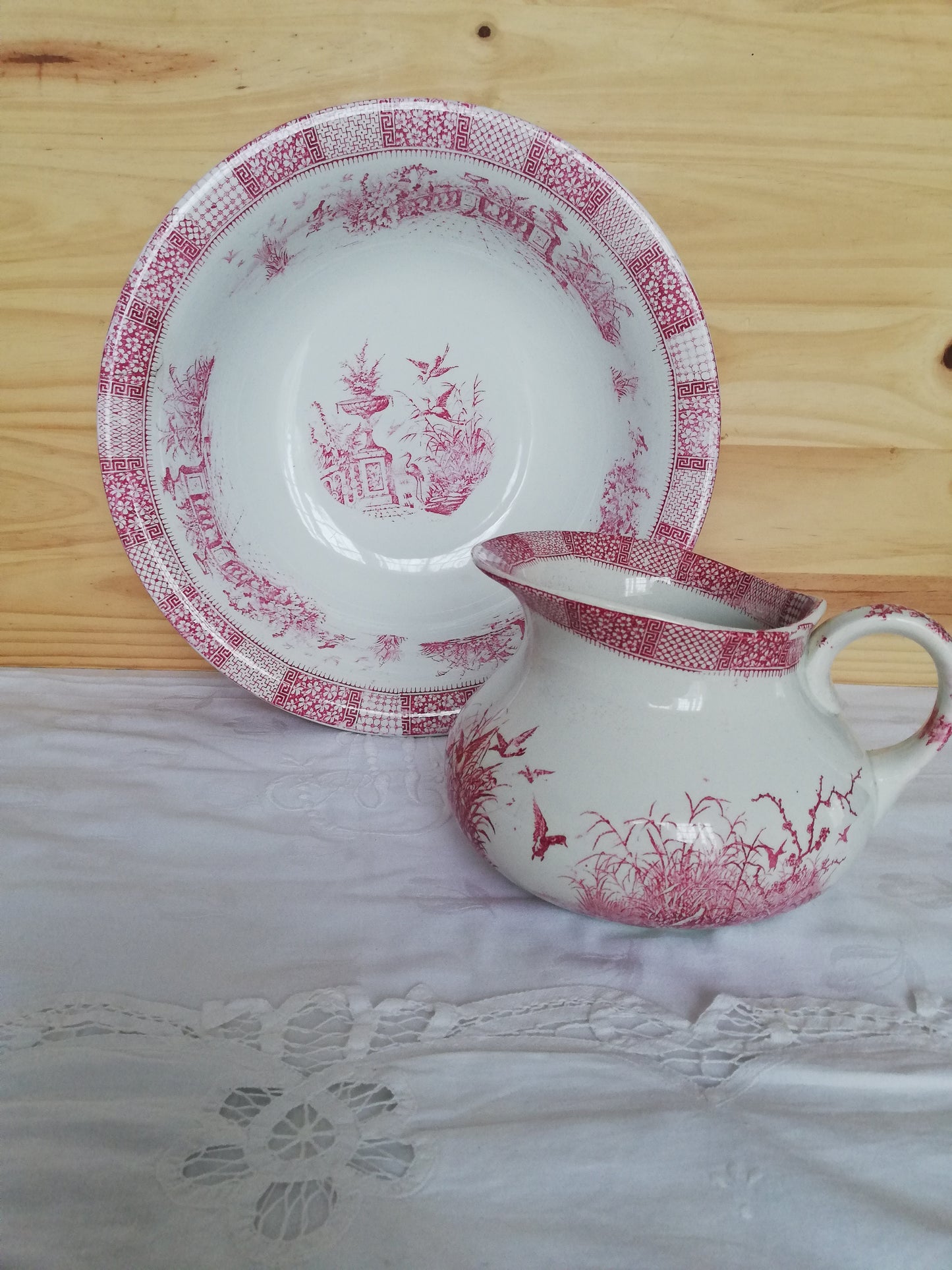 broc dentelle terre de fer rose