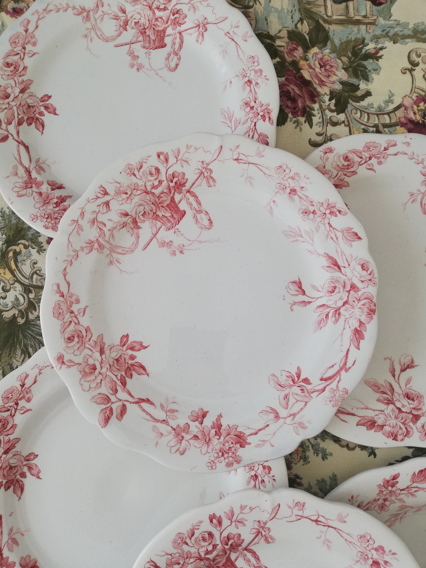 10 assiettes Gien Réservées