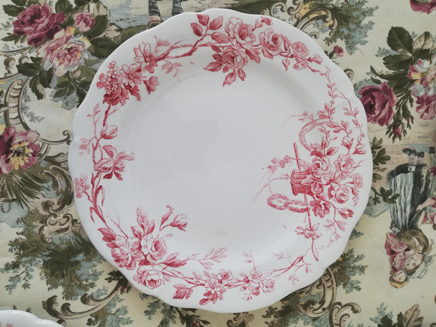 10 assiettes Gien Réservées