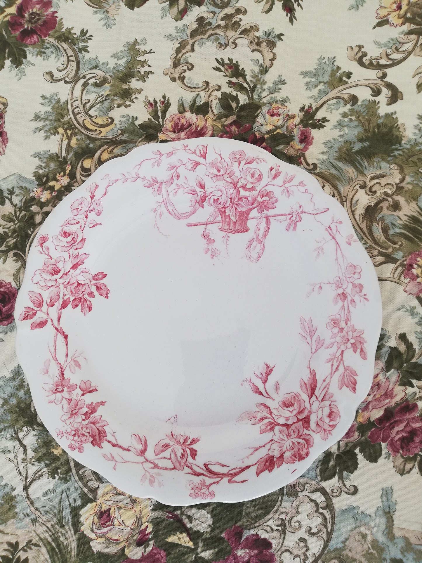 10 assiettes Gien Réservées