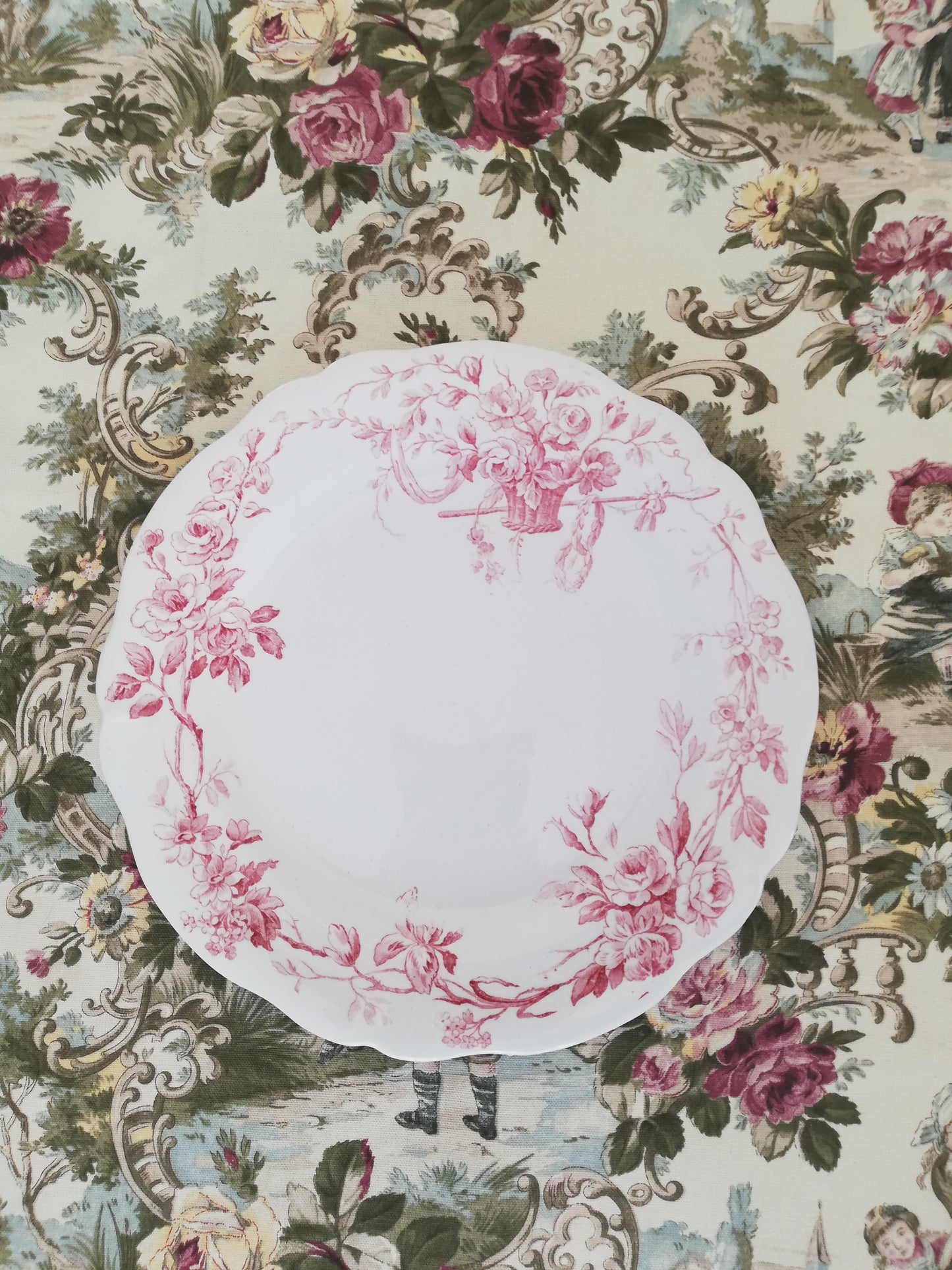 10 assiettes Gien Réservées