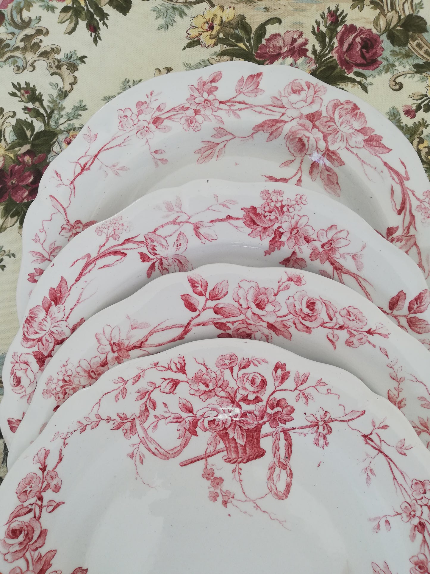 10 assiettes Gien Réservées