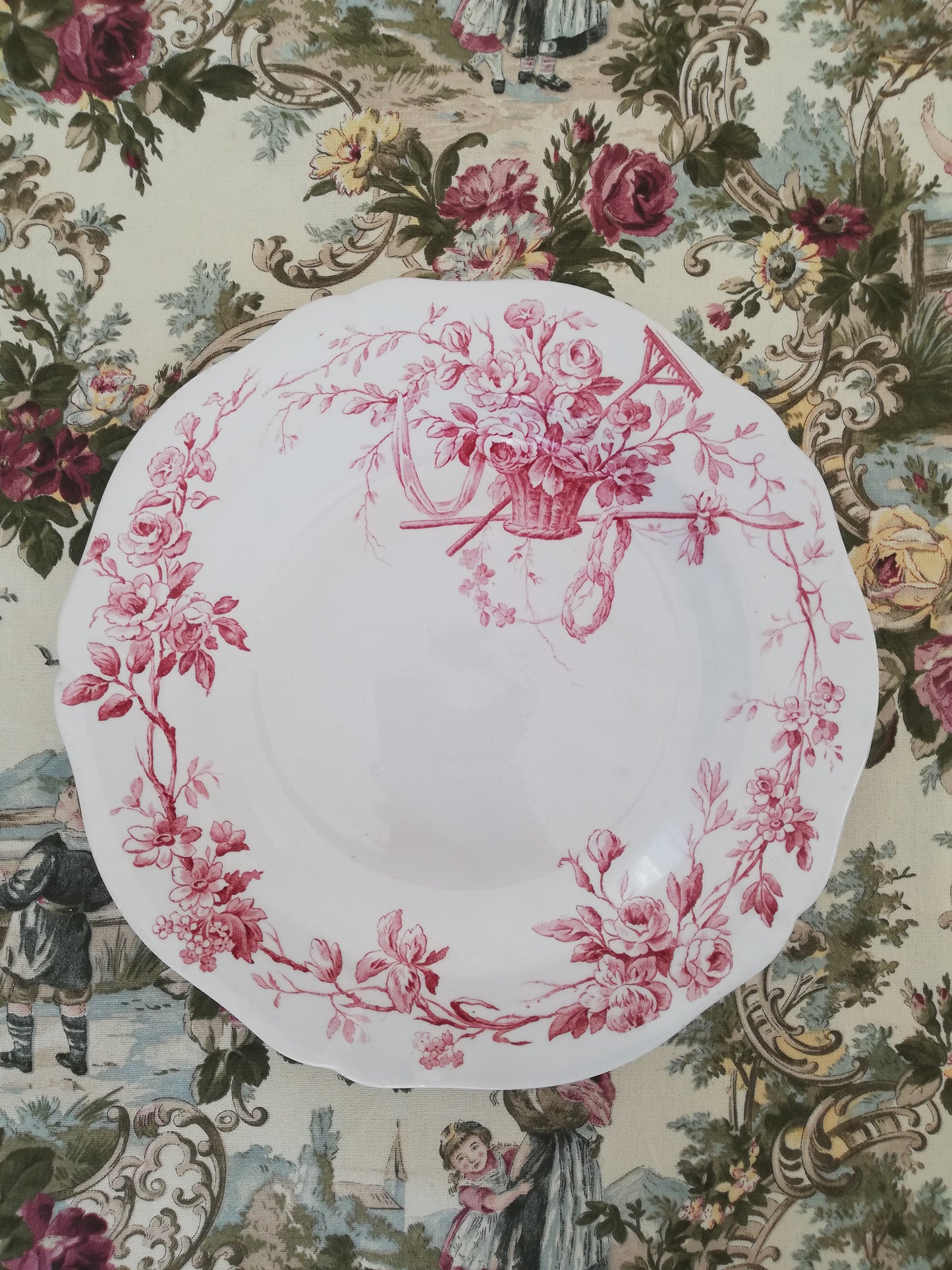 10 assiettes Gien Réservées