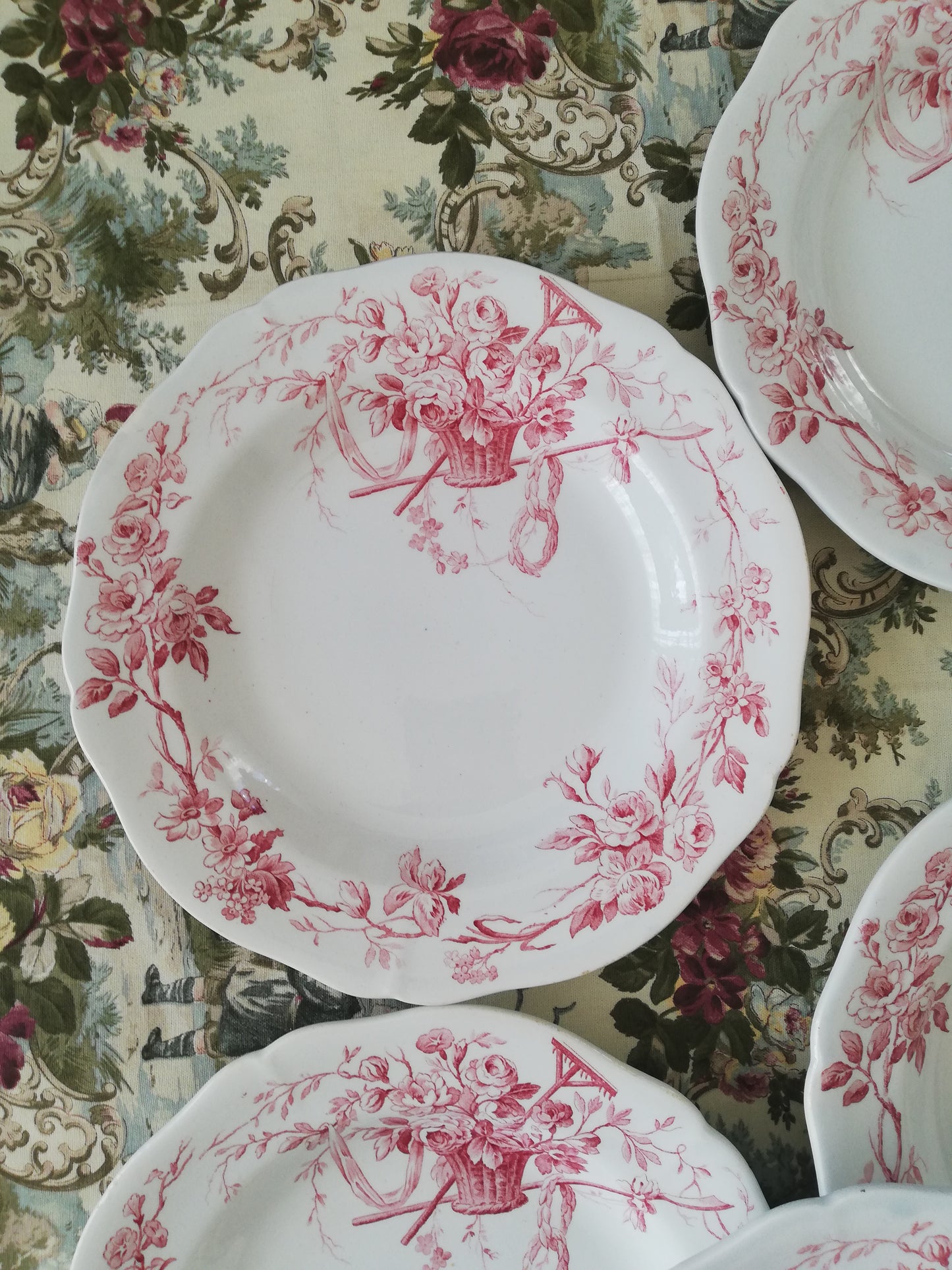 10 assiettes Gien Réservées