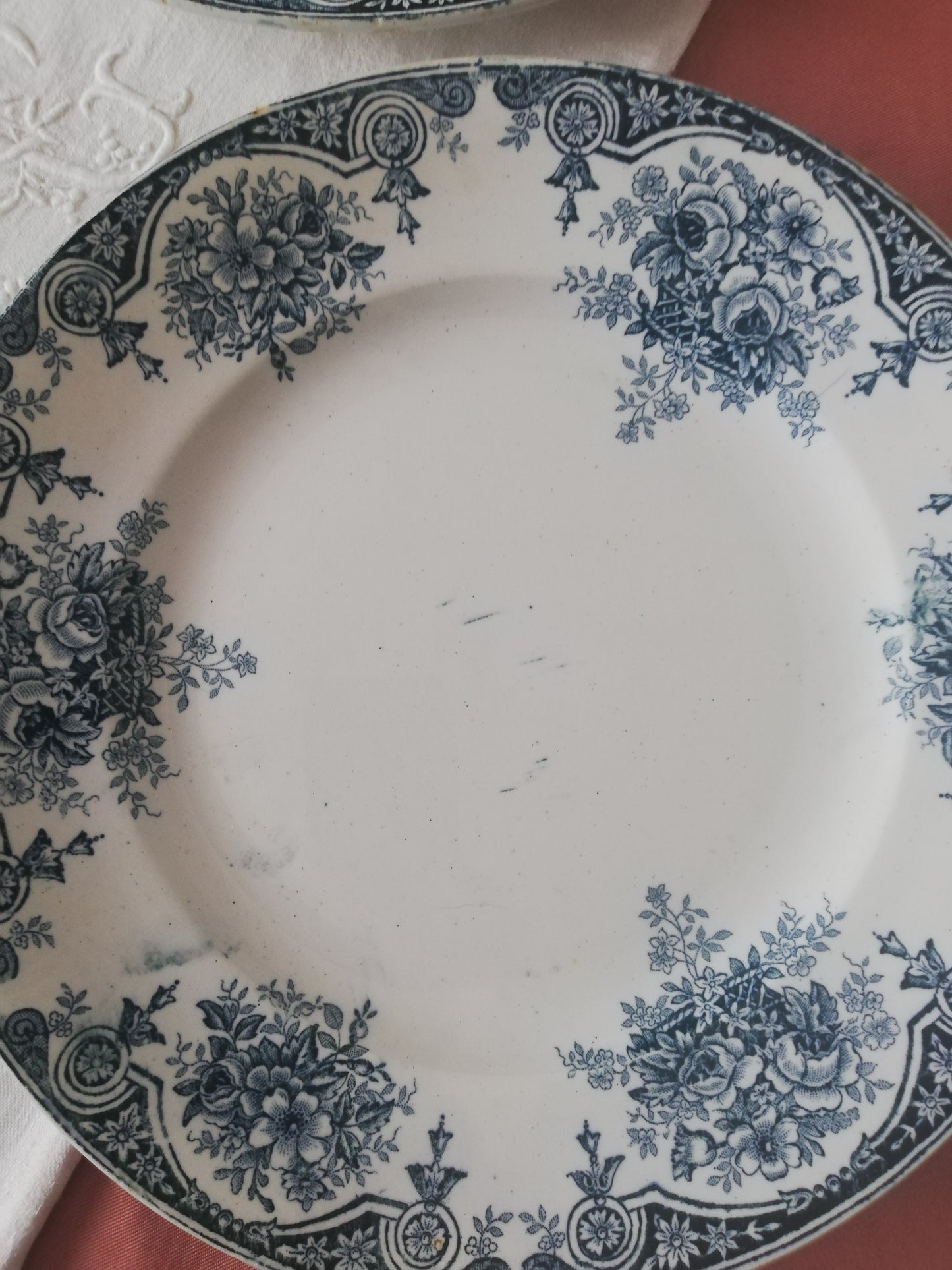 Pompadour Saint Amand Amandinoise flacher Teller
