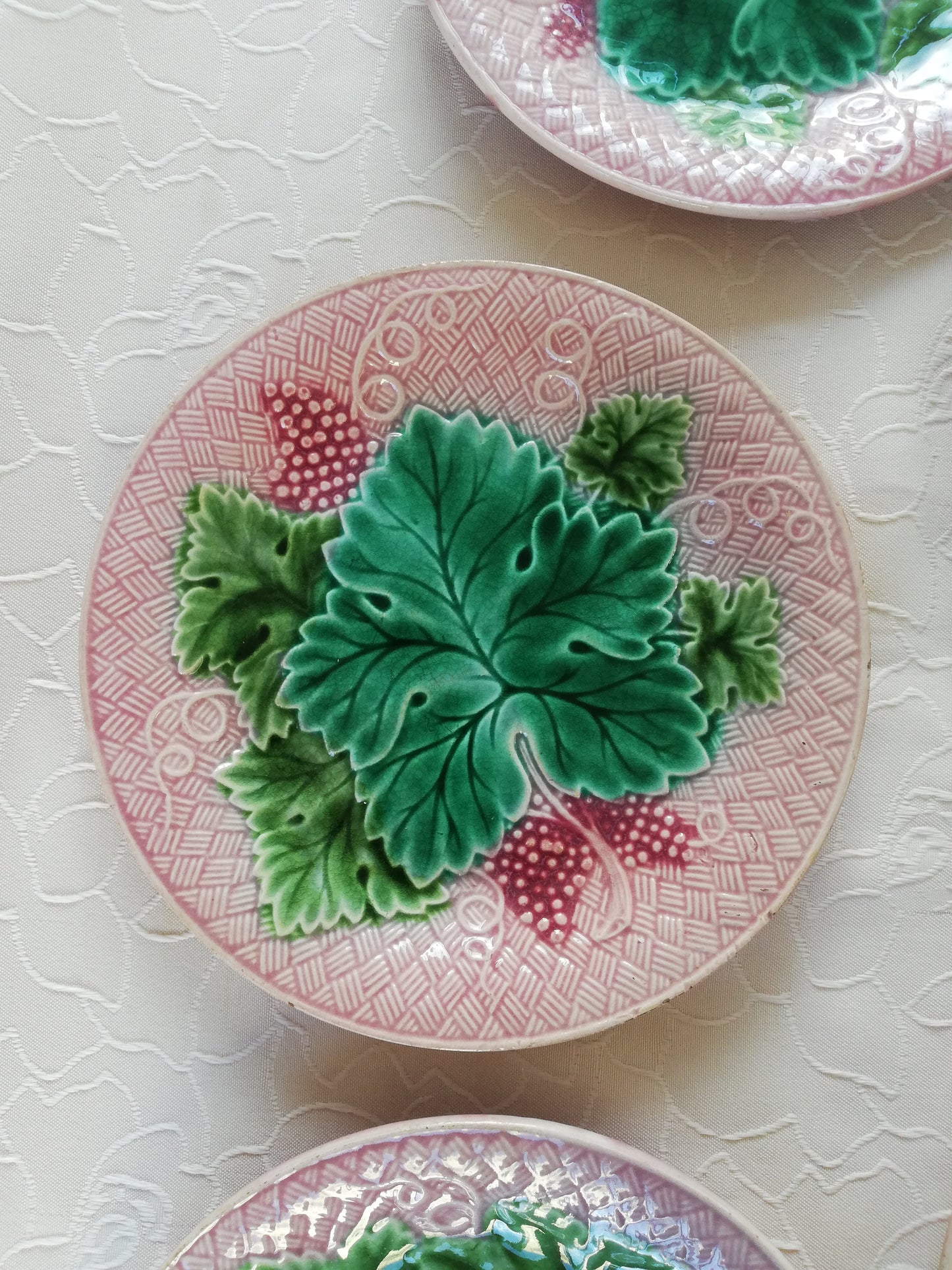 Assiette barbotine Salin