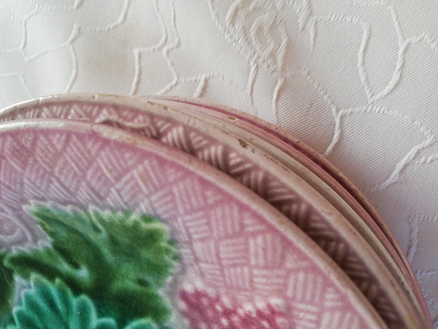 Assiette barbotine Salin