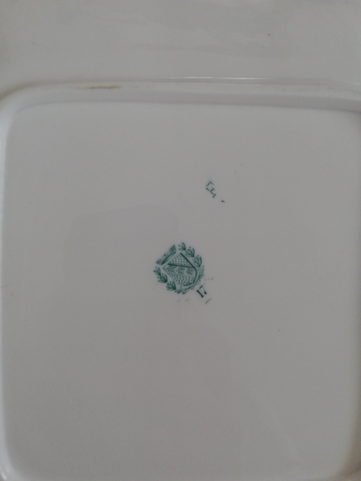 Plat carré en porcelaine de Sarreguemines blason vert