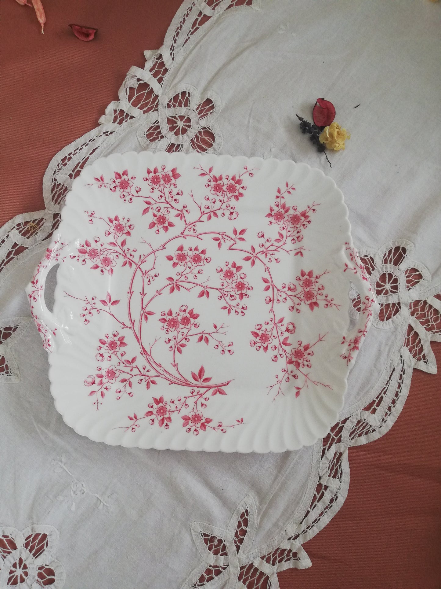 Plat carré en porcelaine de Sarreguemines blason vert