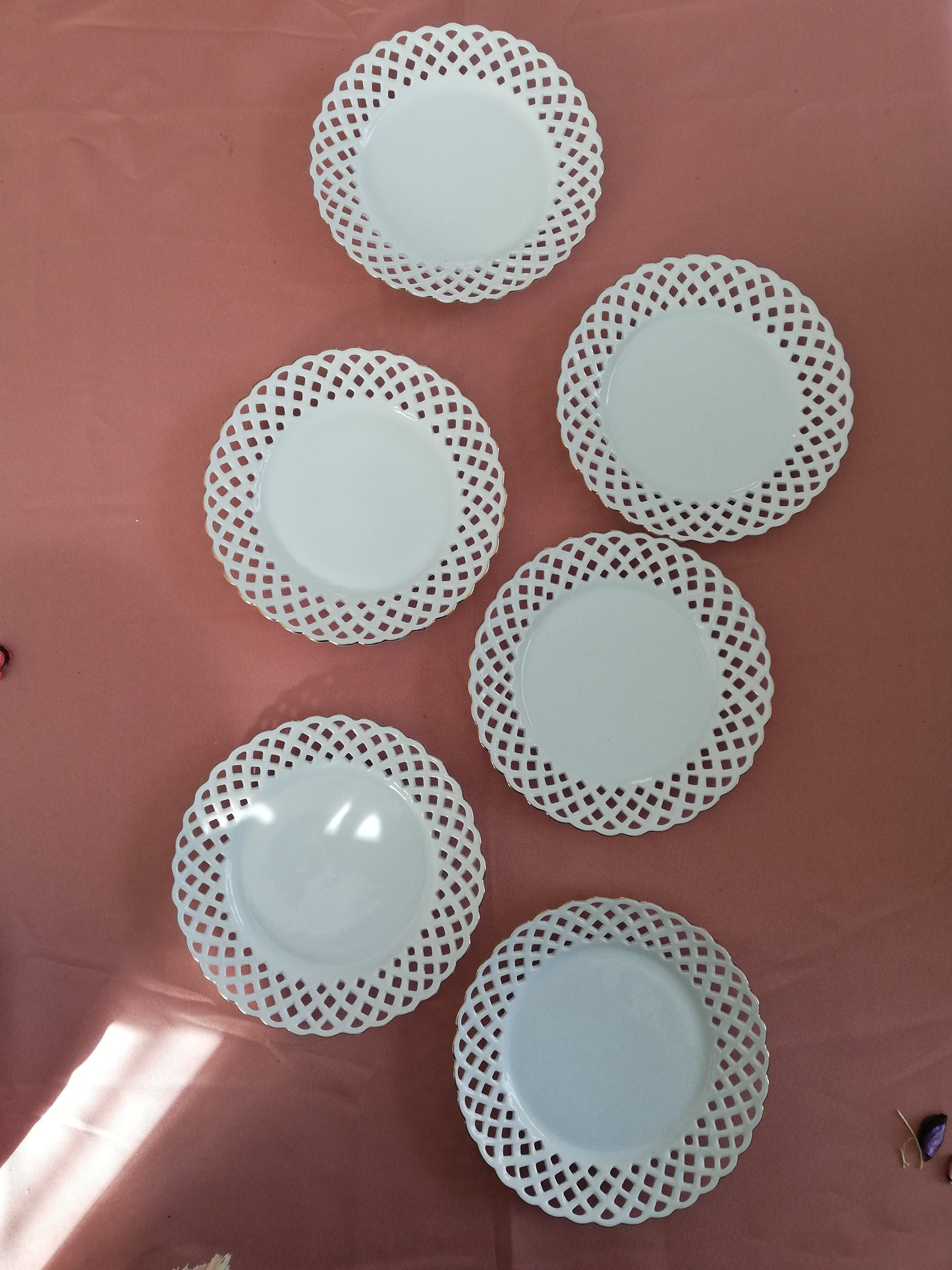 6 petites assiettes crown Regent ajourées