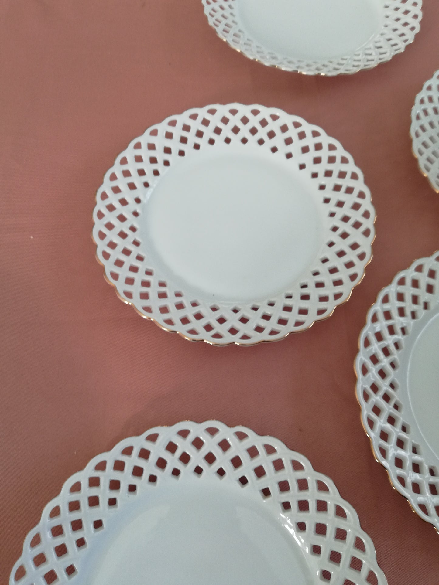 6 petites assiettes crown Regent ajourées