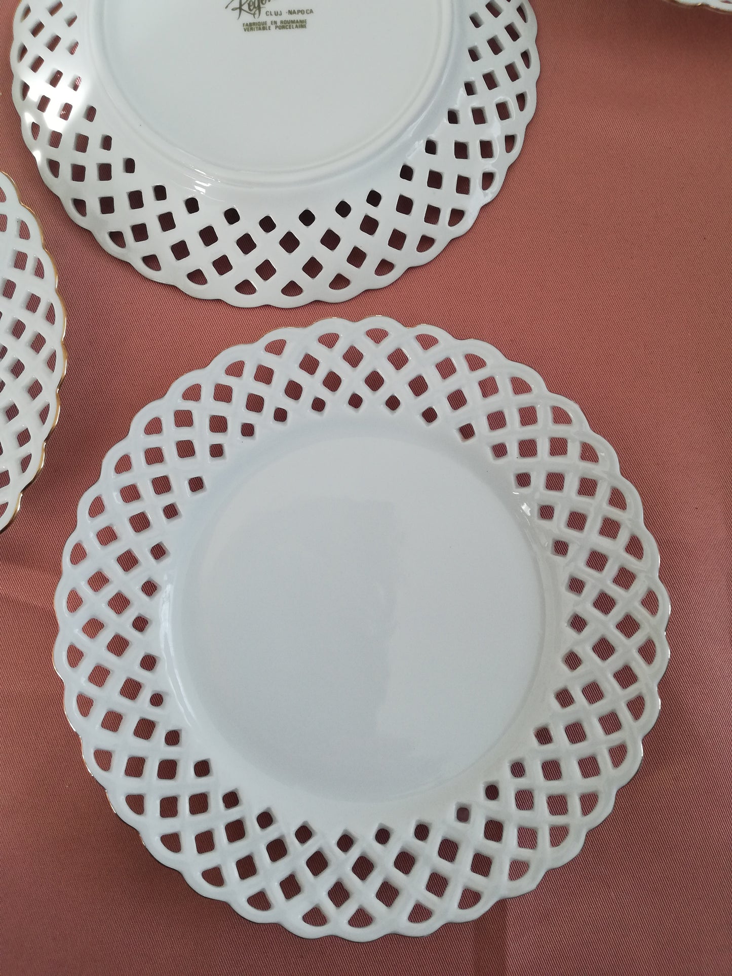 6 petites assiettes crown Regent ajourées