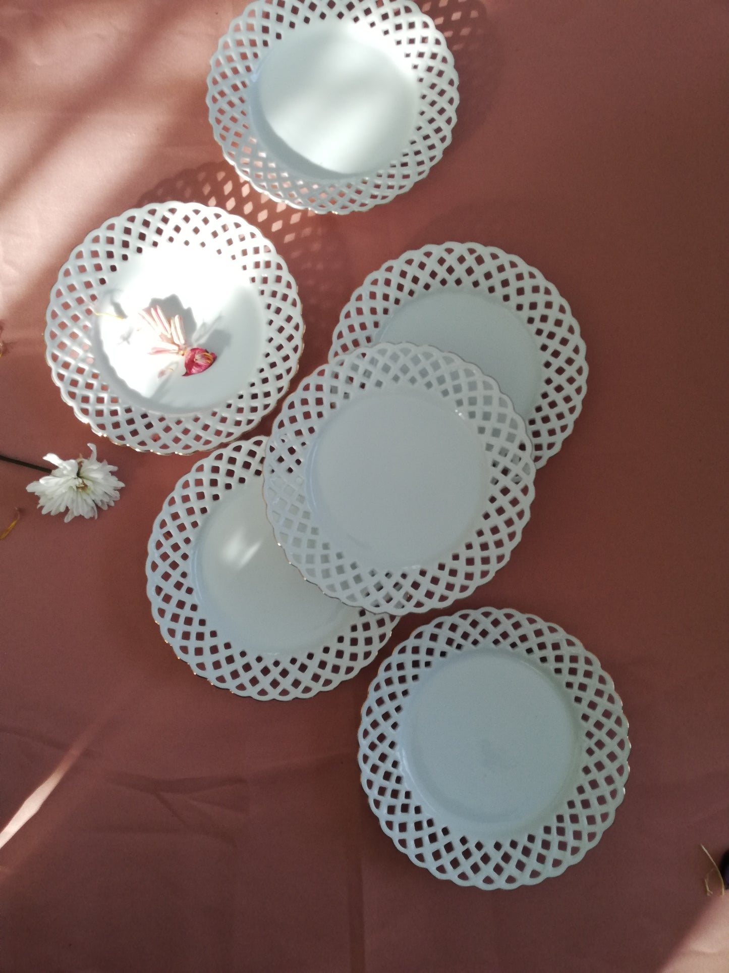 6 petites assiettes crown Regent ajourées