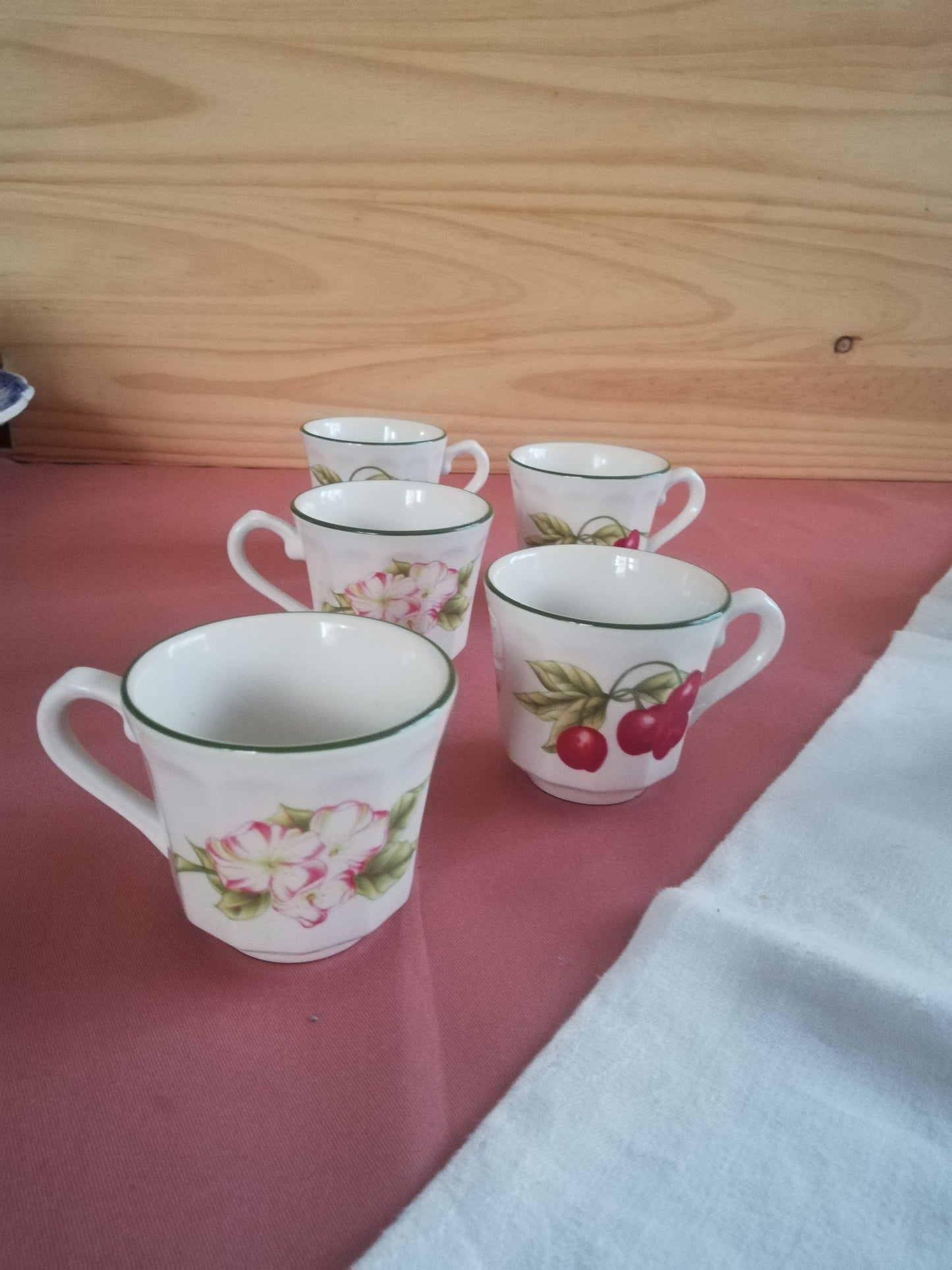 5 tasses à café Churchill cerise