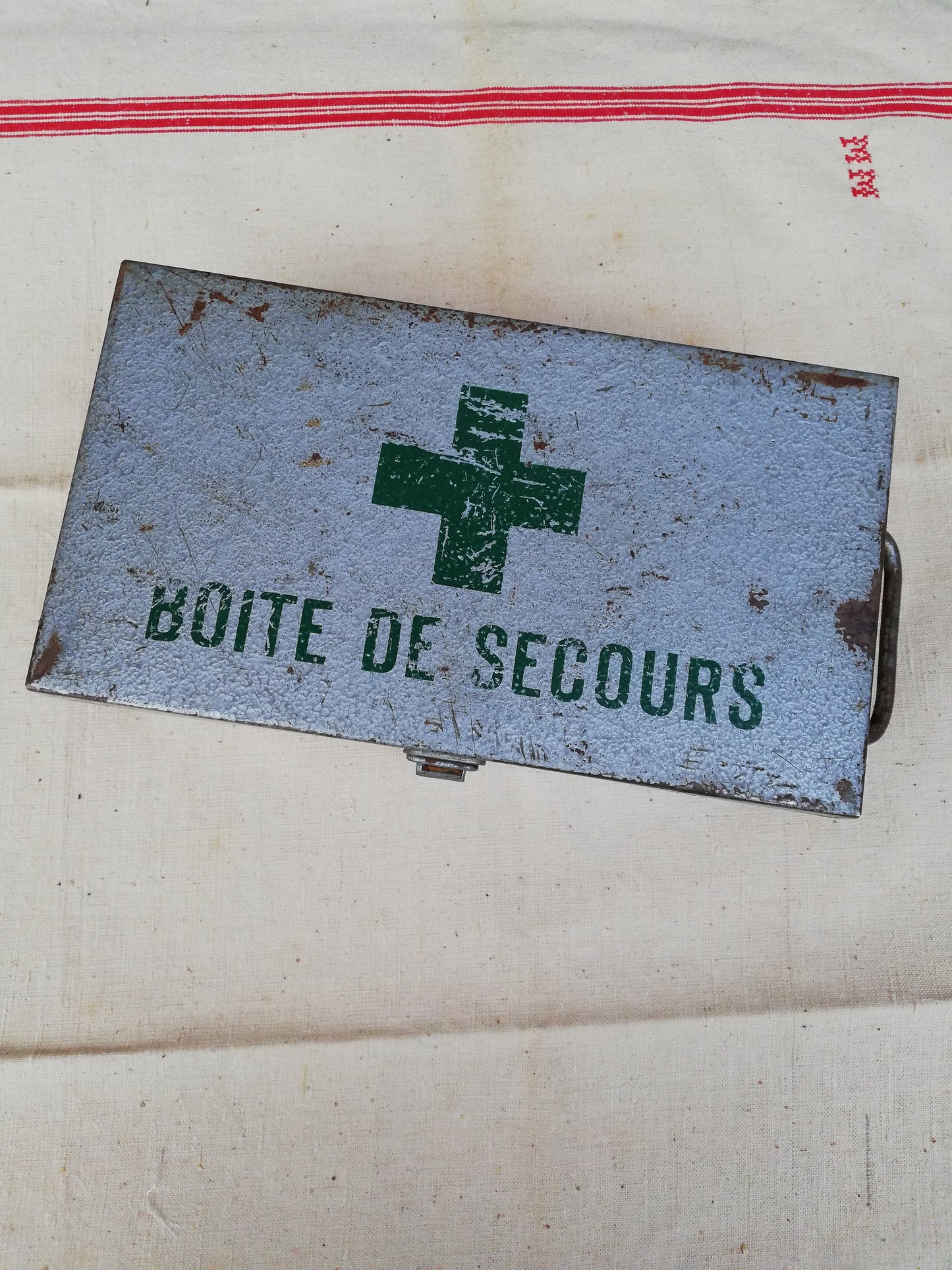 Boite de Secours en Metal