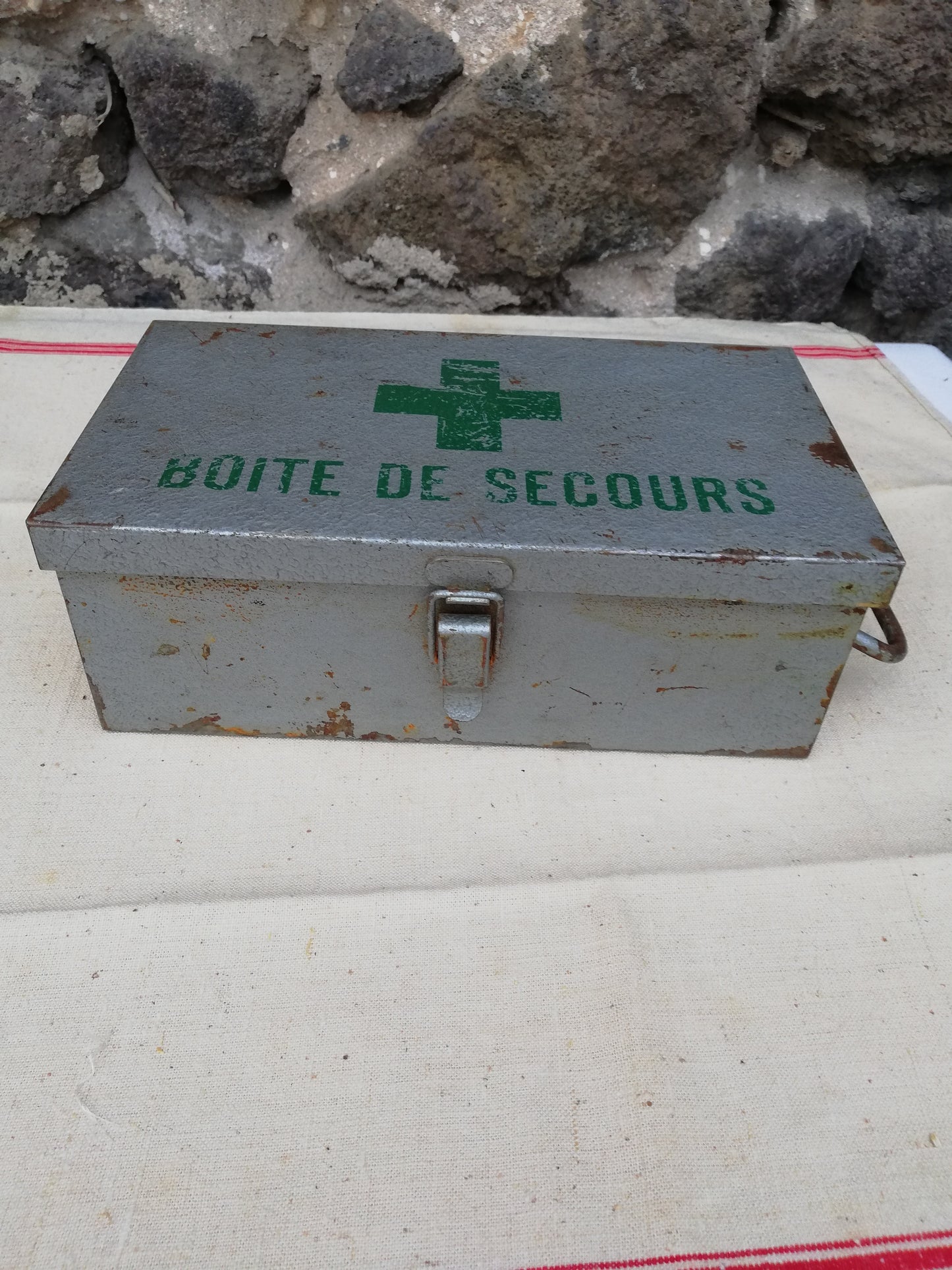 Boite de Secours en Metal