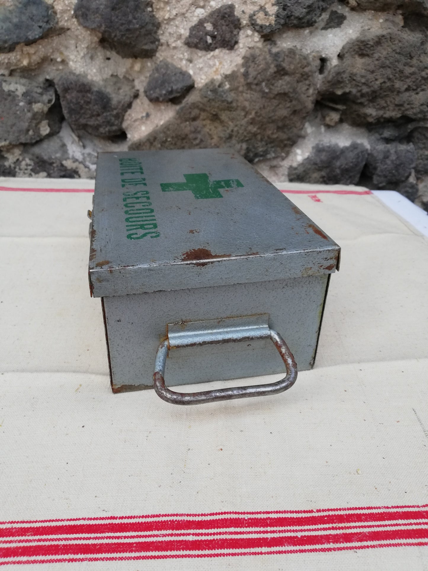 Boite de Secours en Metal