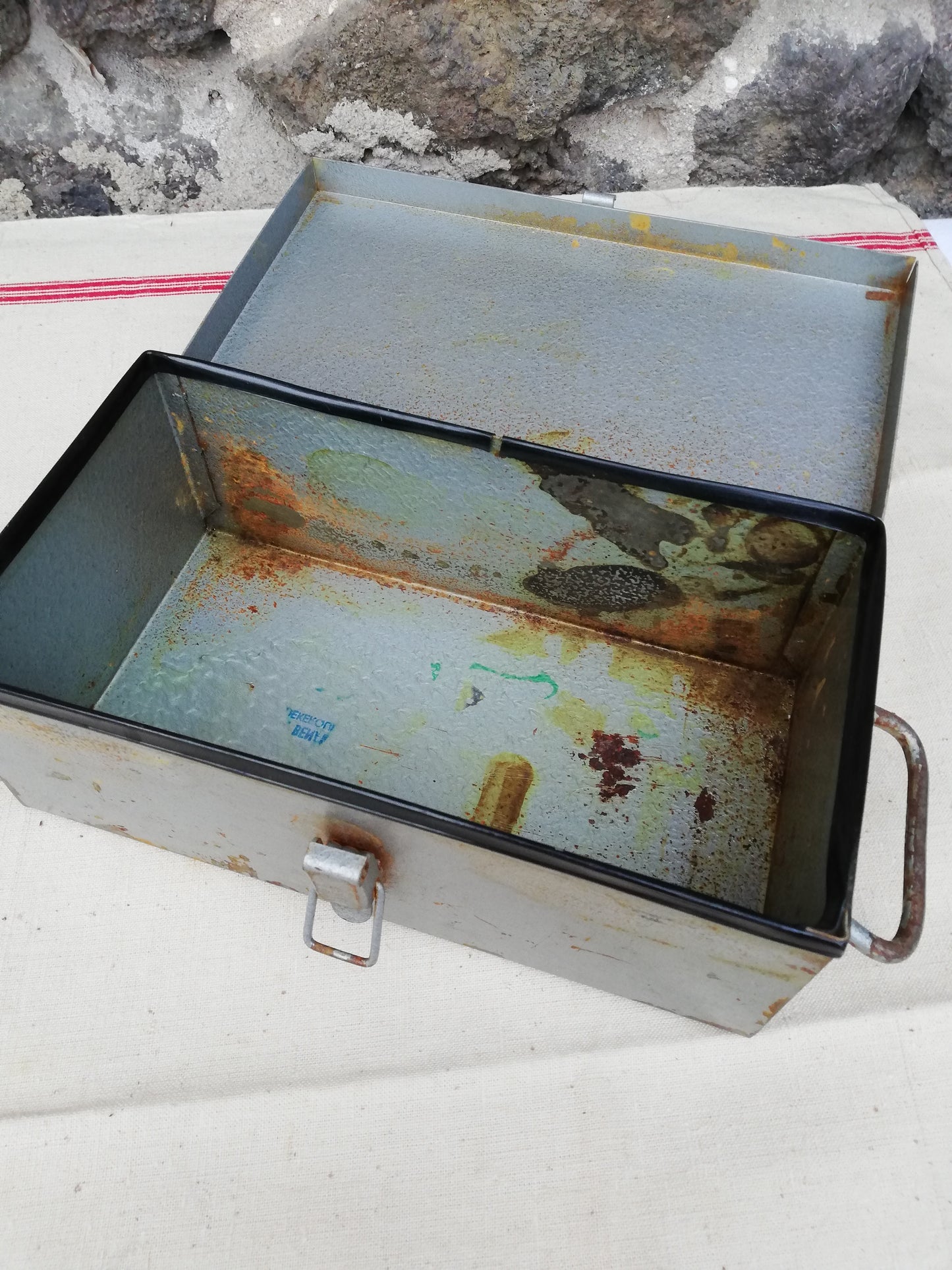 Boite de Secours en Metal