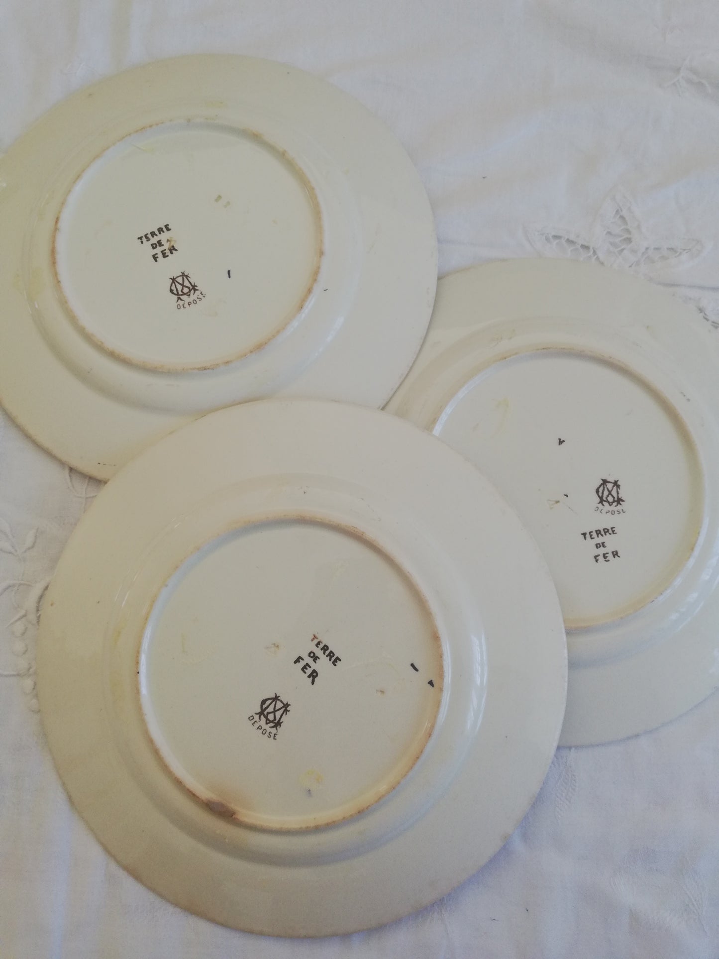 Assiette Creil et Montereau Fleur de Pommier 21 cm