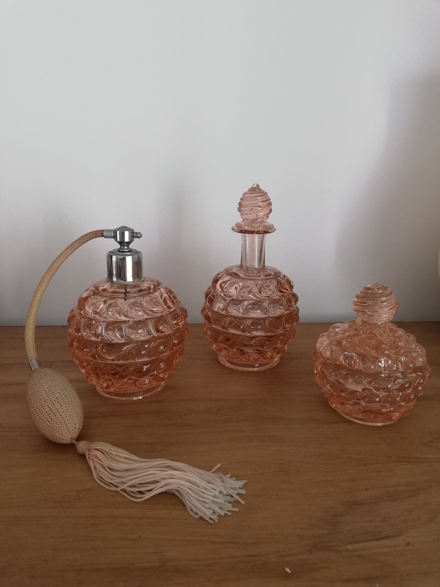 garniture salle de bain verre rose