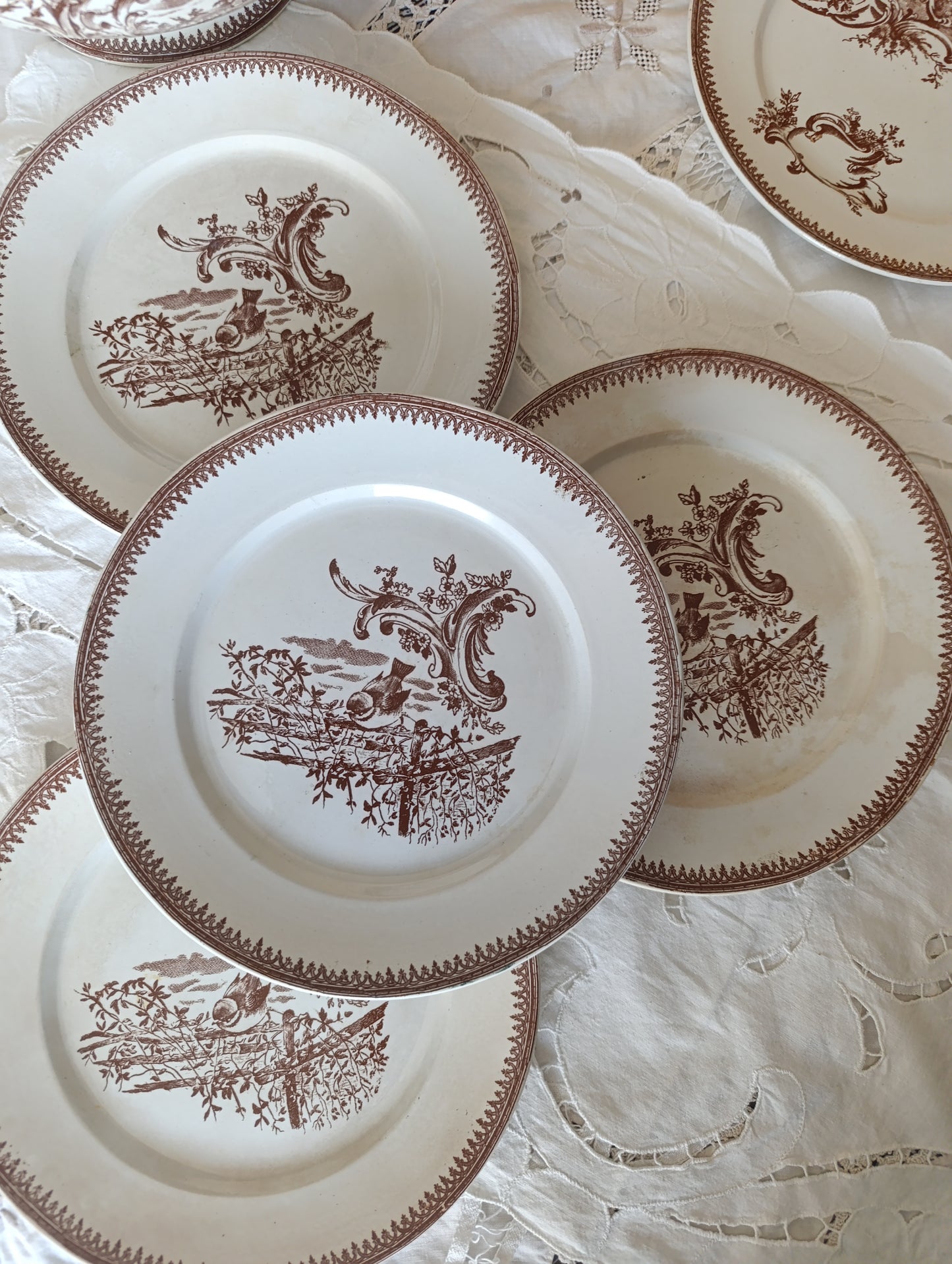 Assiette terre de fer Rocaille de Pexonne