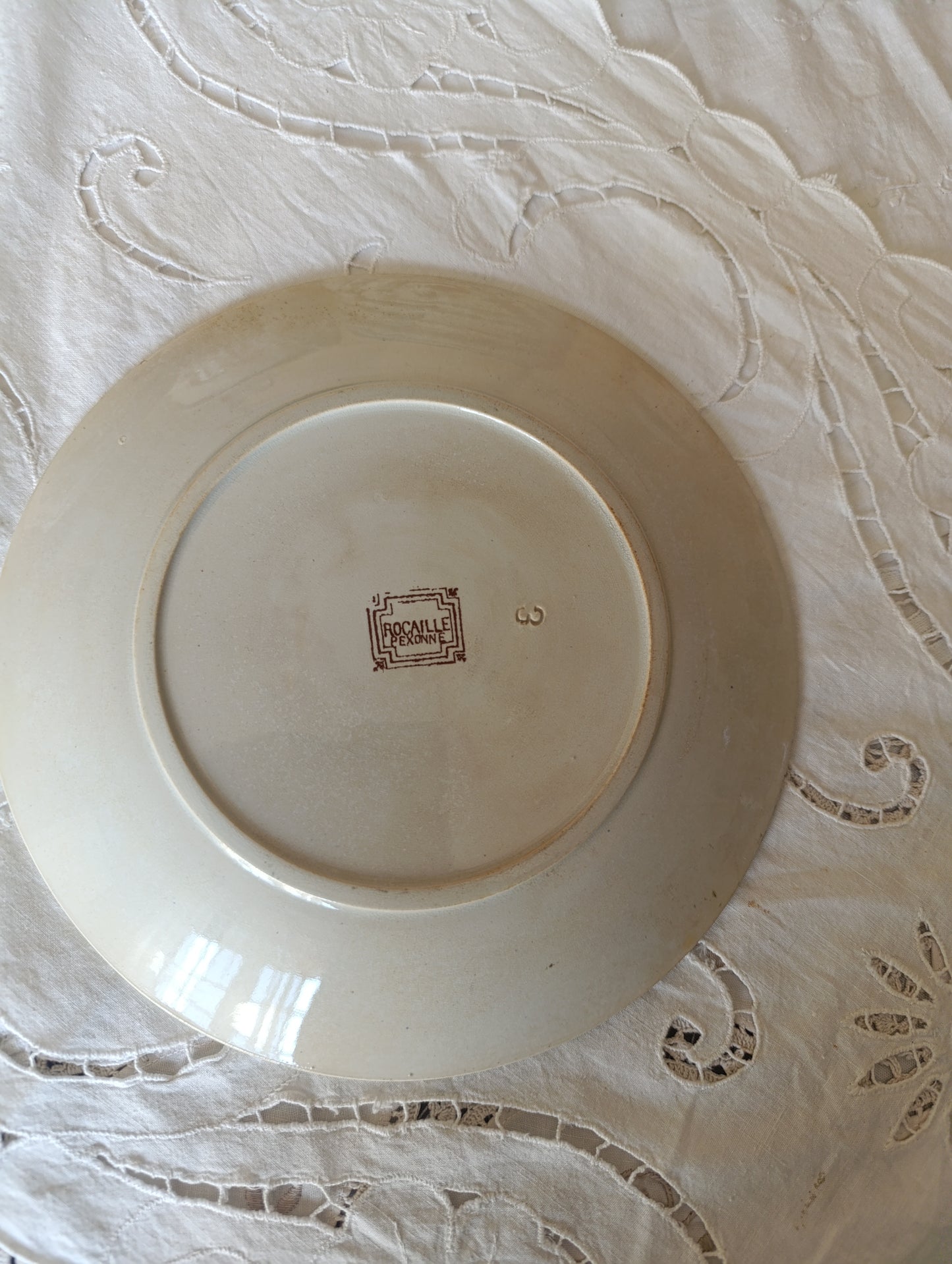 Assiette Rocaille terre de fer Pexonne
