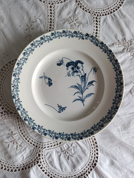 Assiette de présentation terre de fer Pensée KG Luneville