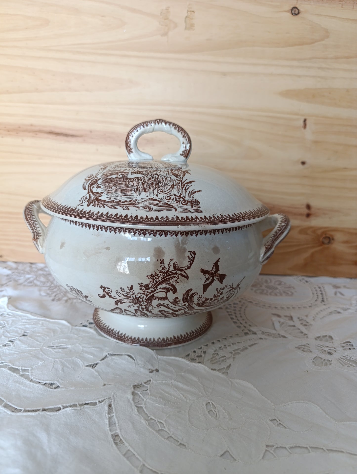 Soupière Rocaille Pexonne terre de fer brun sepia
