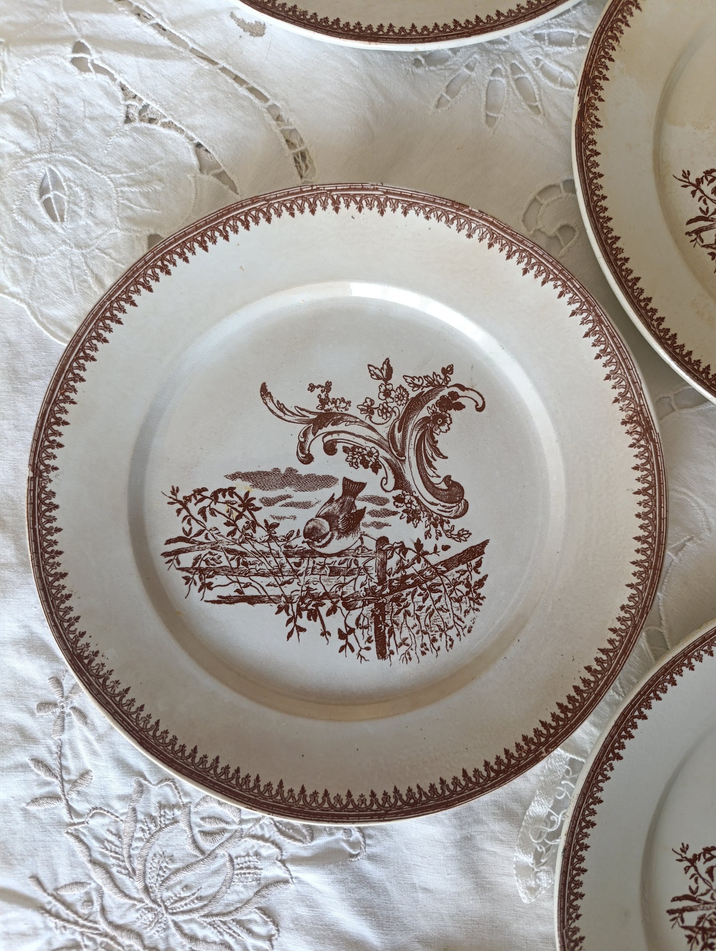 Assiette terre de fer Rocaille de Pexonne