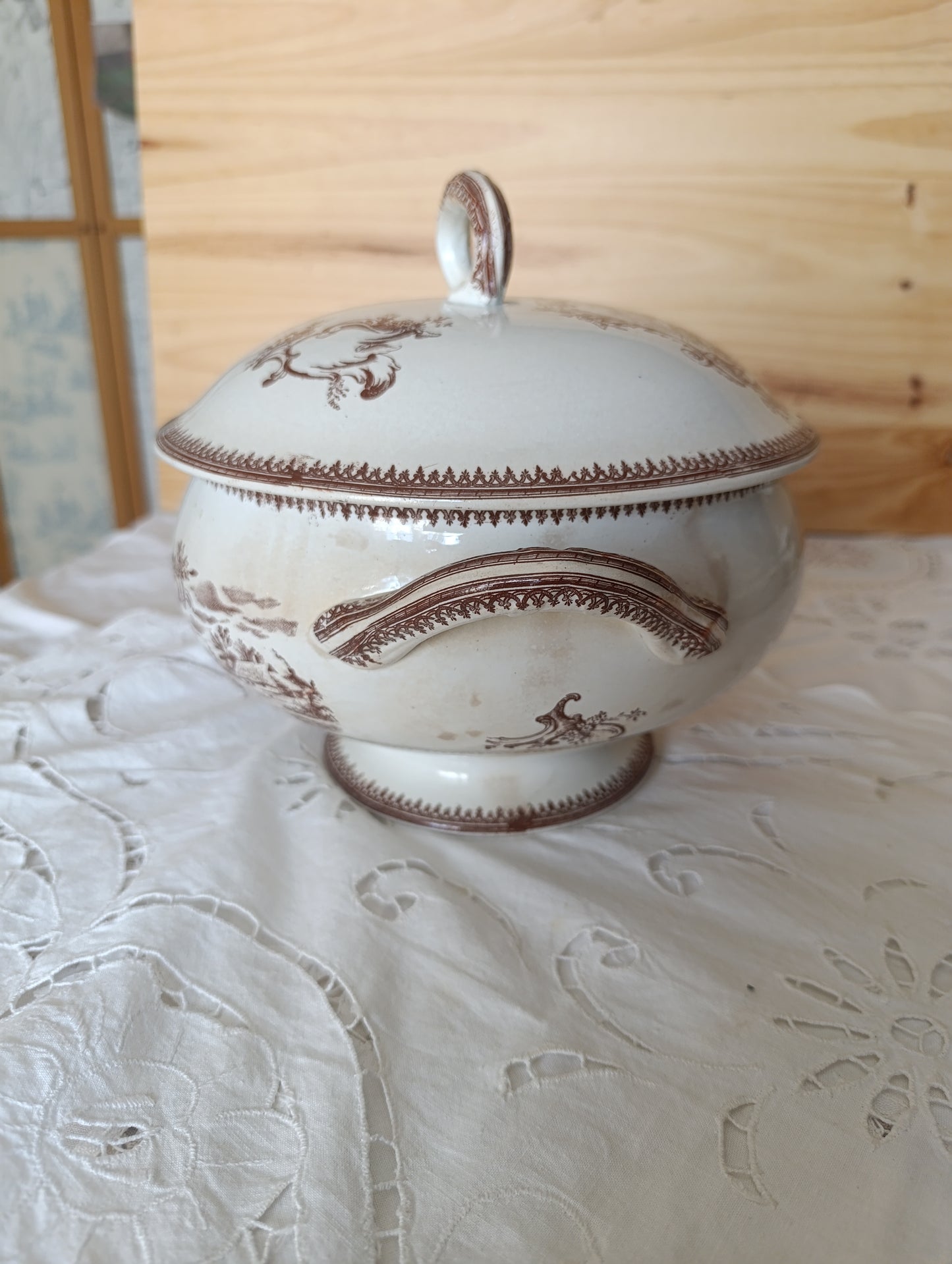 Soupière Rocaille Pexonne terre de fer brun sepia