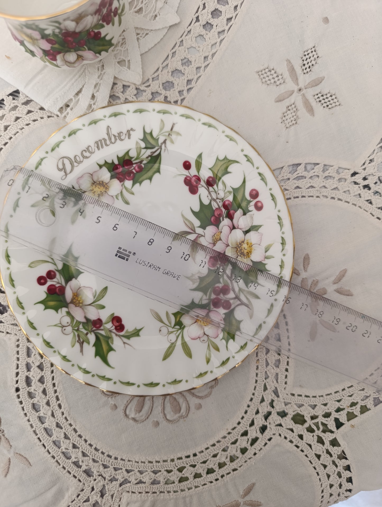 Tasse et petite assiette Royal Albert December christmas Rose