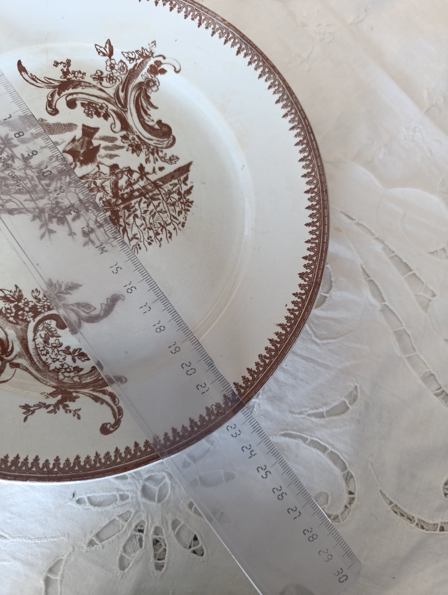 Assiette Rocaille terre de fer Pexonne