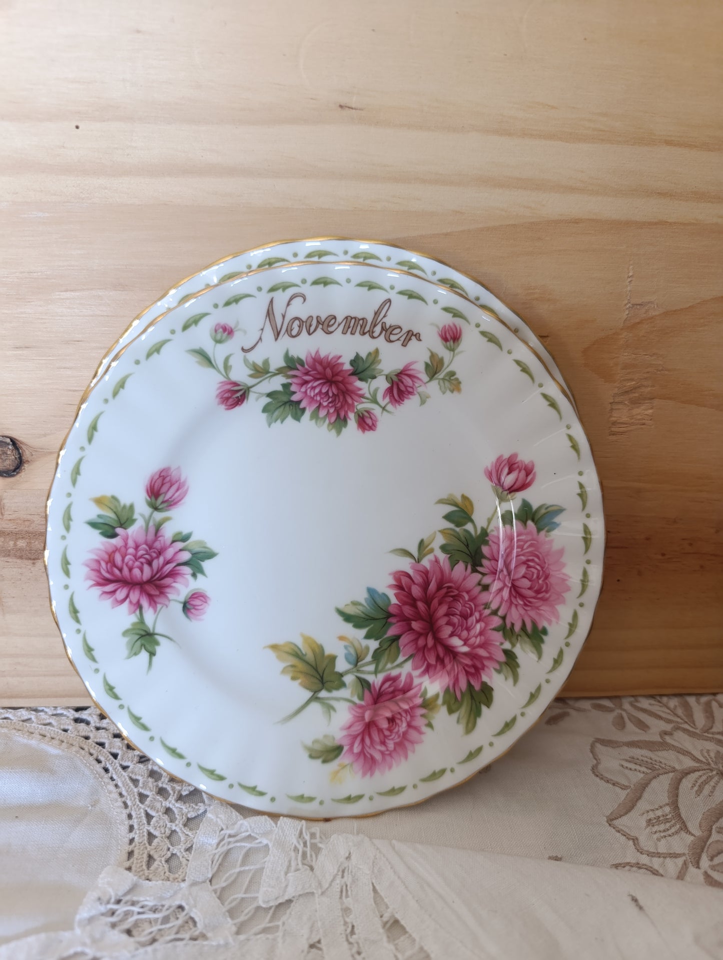 Tasse, sous tasse et assiette Royal Albert November Chrysanthem
