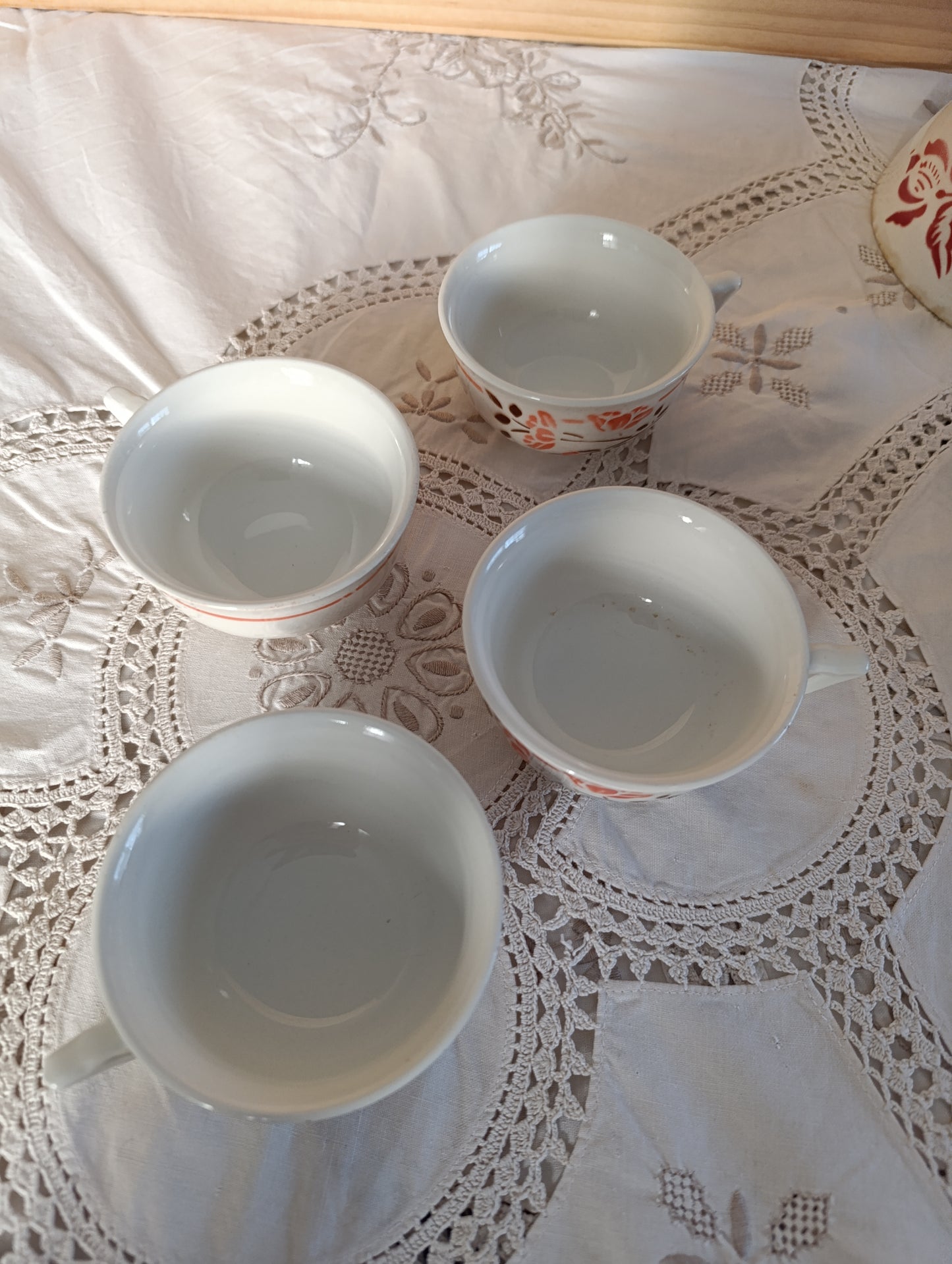 Tasses anciennes Moulin des Loups