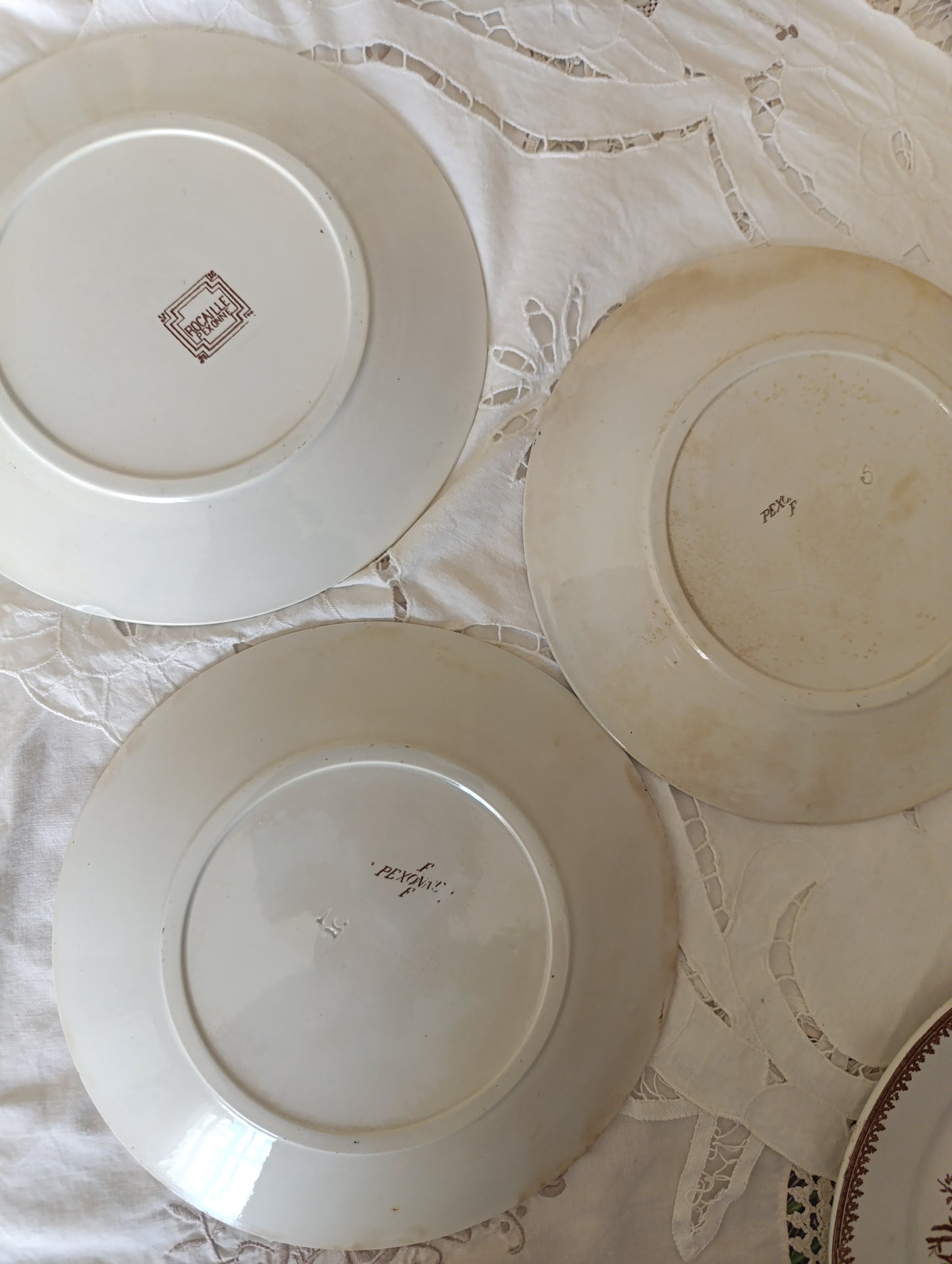 Assiette terre de fer Rocaille de Pexonne