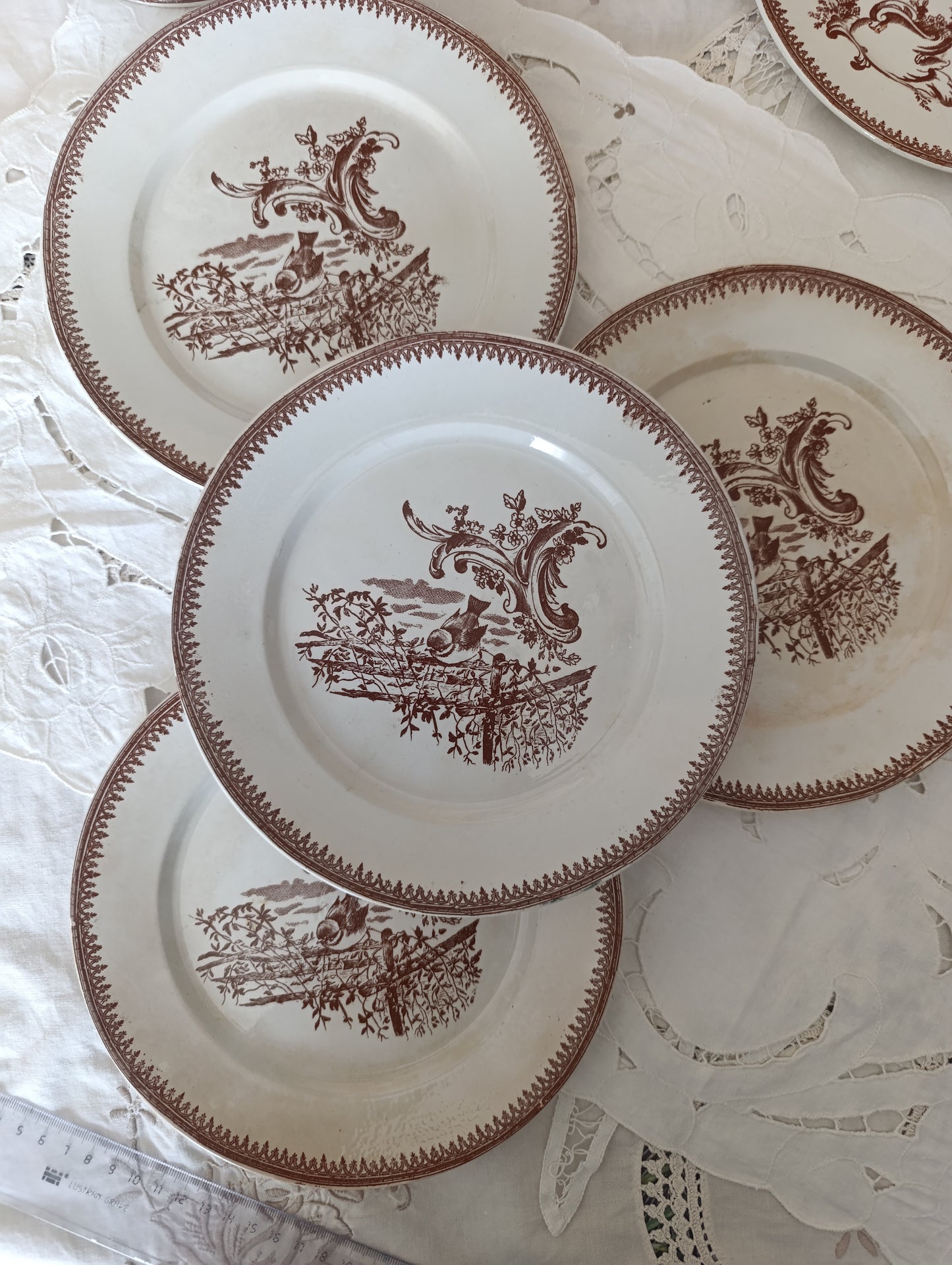 Assiette terre de fer Rocaille de Pexonne