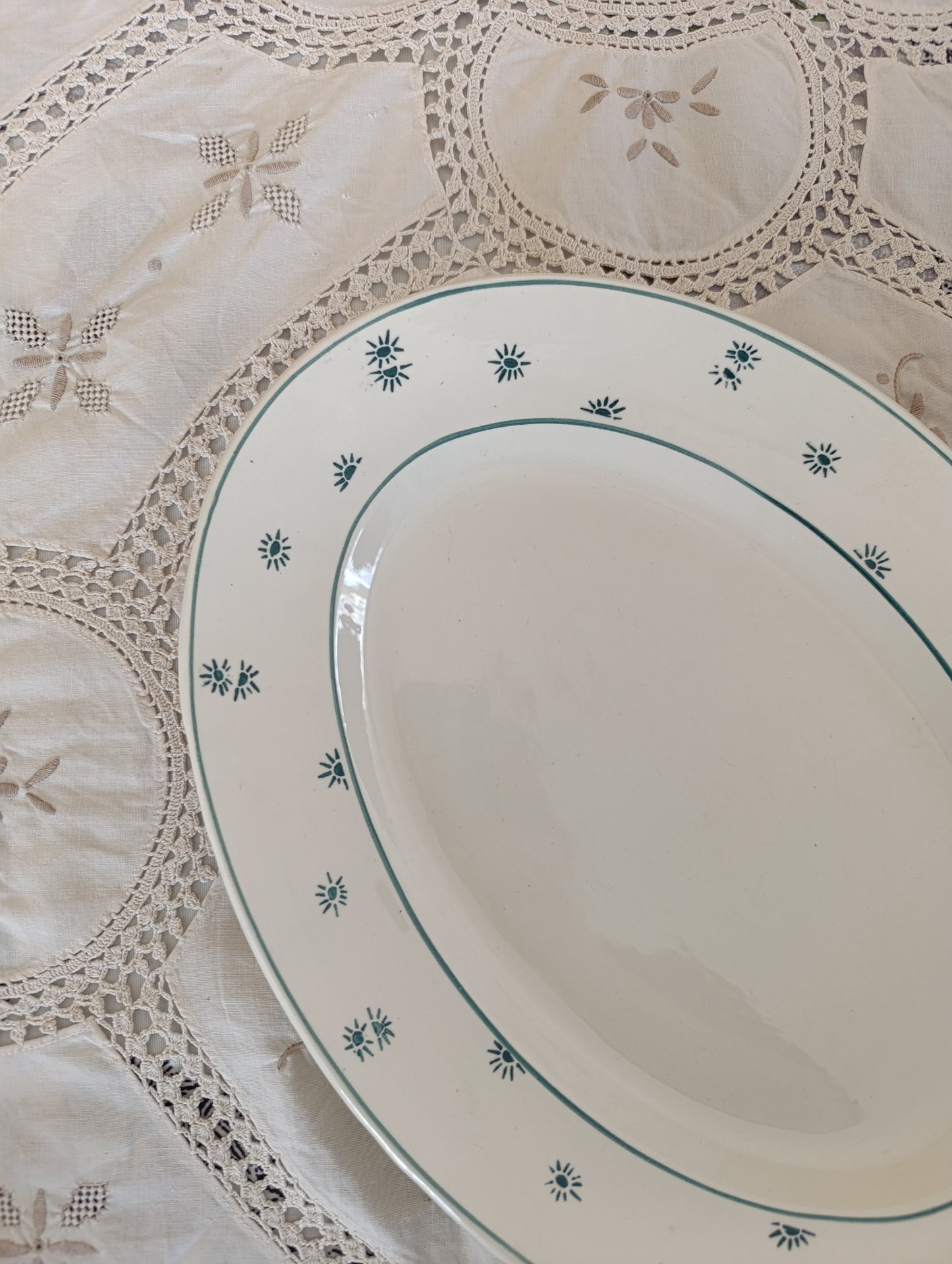 Plat oval Sarreguemines terre de fer Andre vert