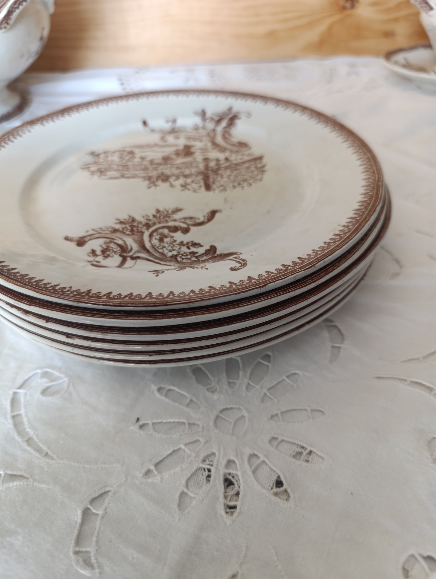 Assiette Rocaille terre de fer Pexonne