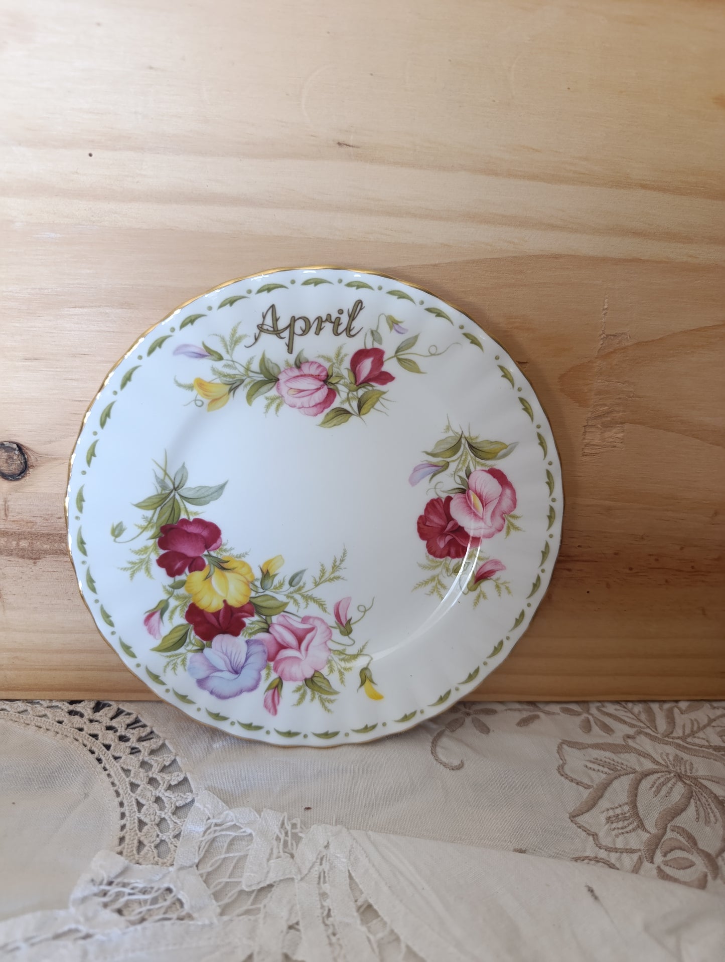 Petite assiette Royal Albert April