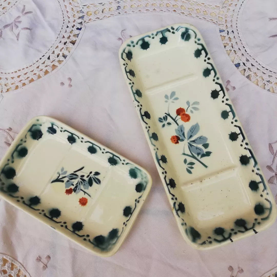 Set aus Erdkammhalter und Seifenschale aus Eisen