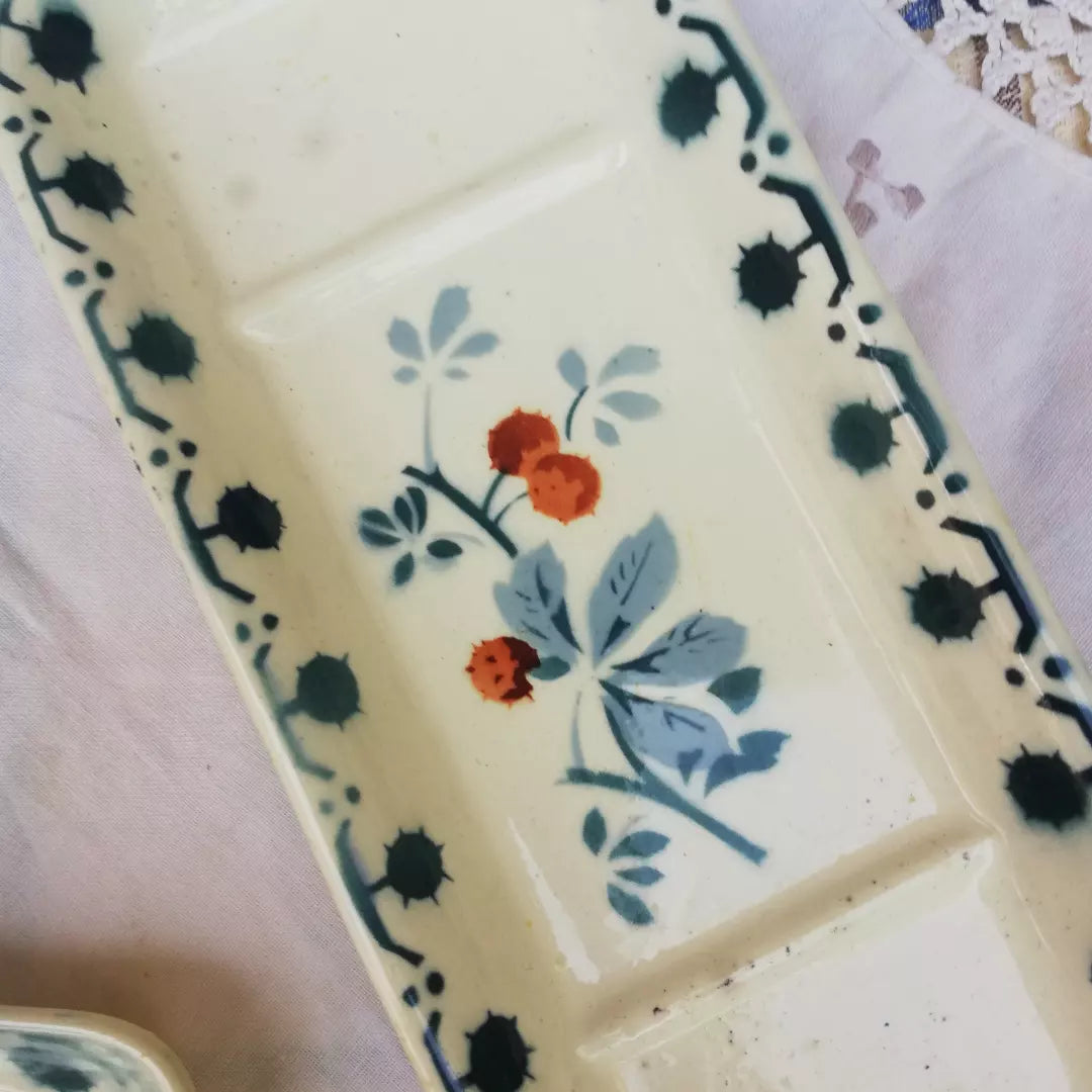 Set aus Erdkammhalter und Seifenschale aus Eisen