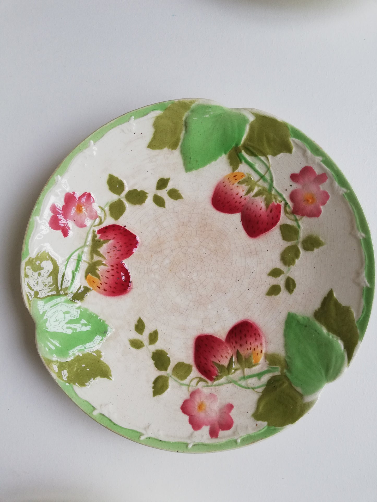 assiette barbotine Choisy le Roi
