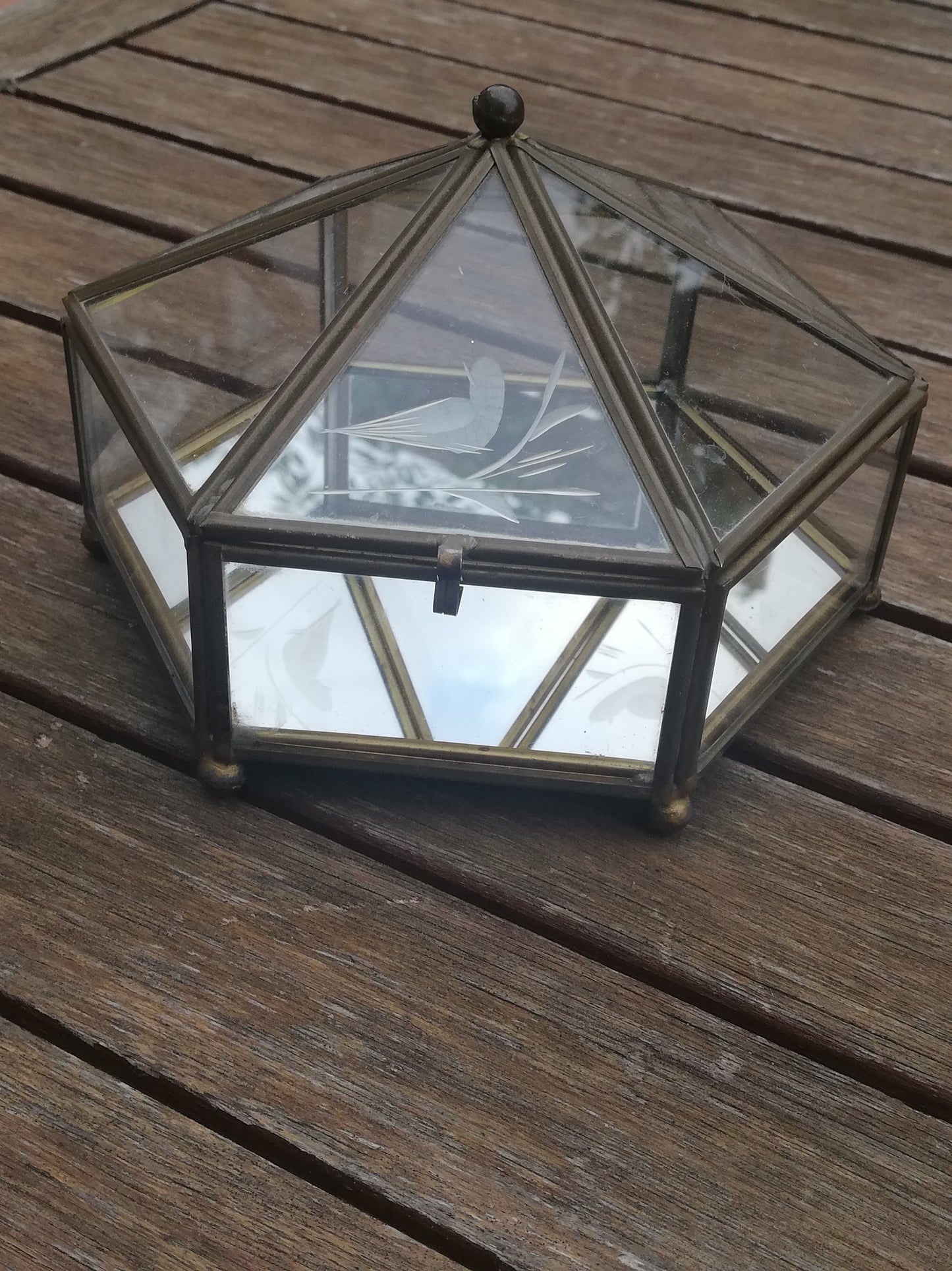 Boite hexagonale métal doré