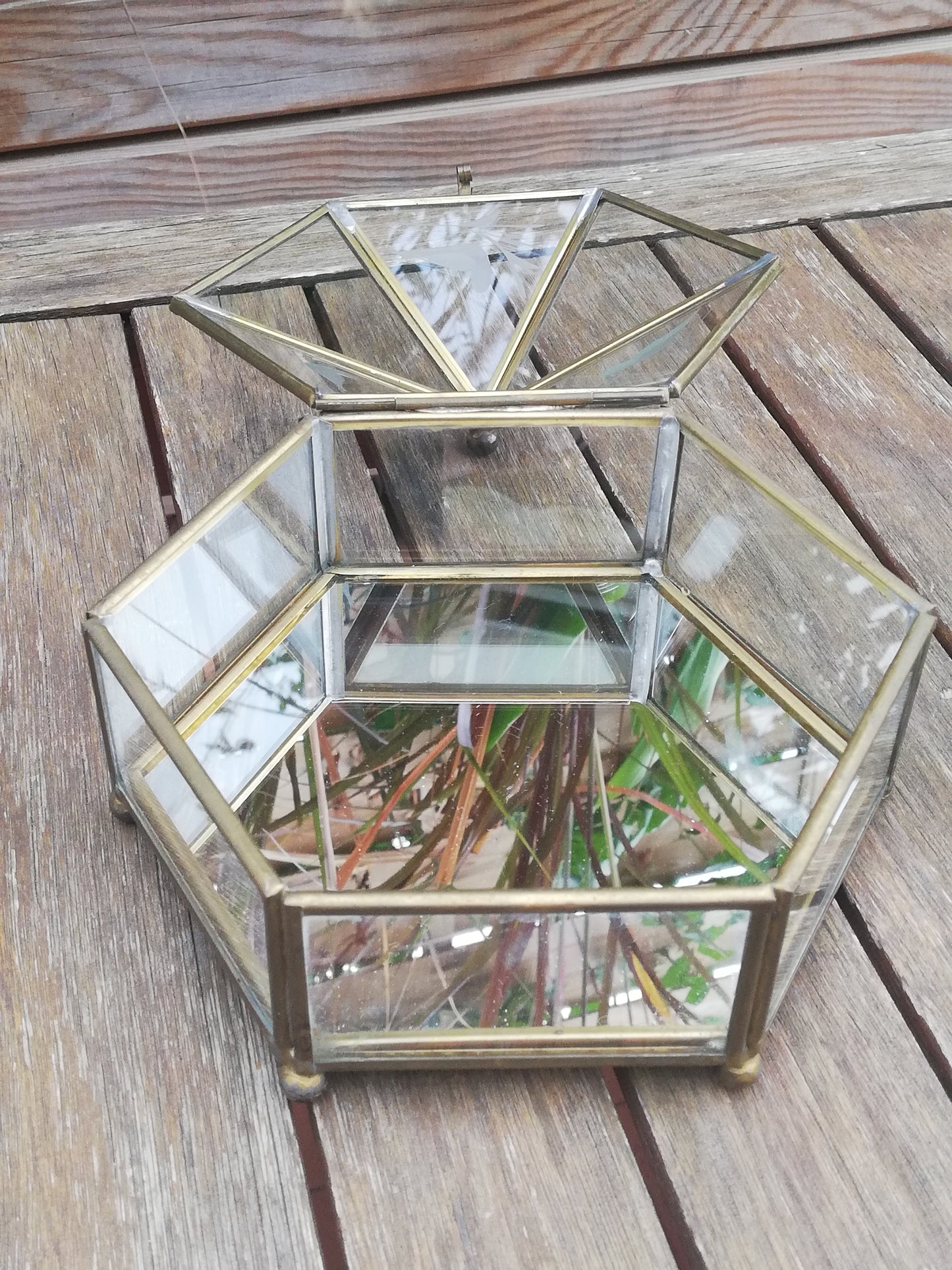 Boite hexagonale métal doré
