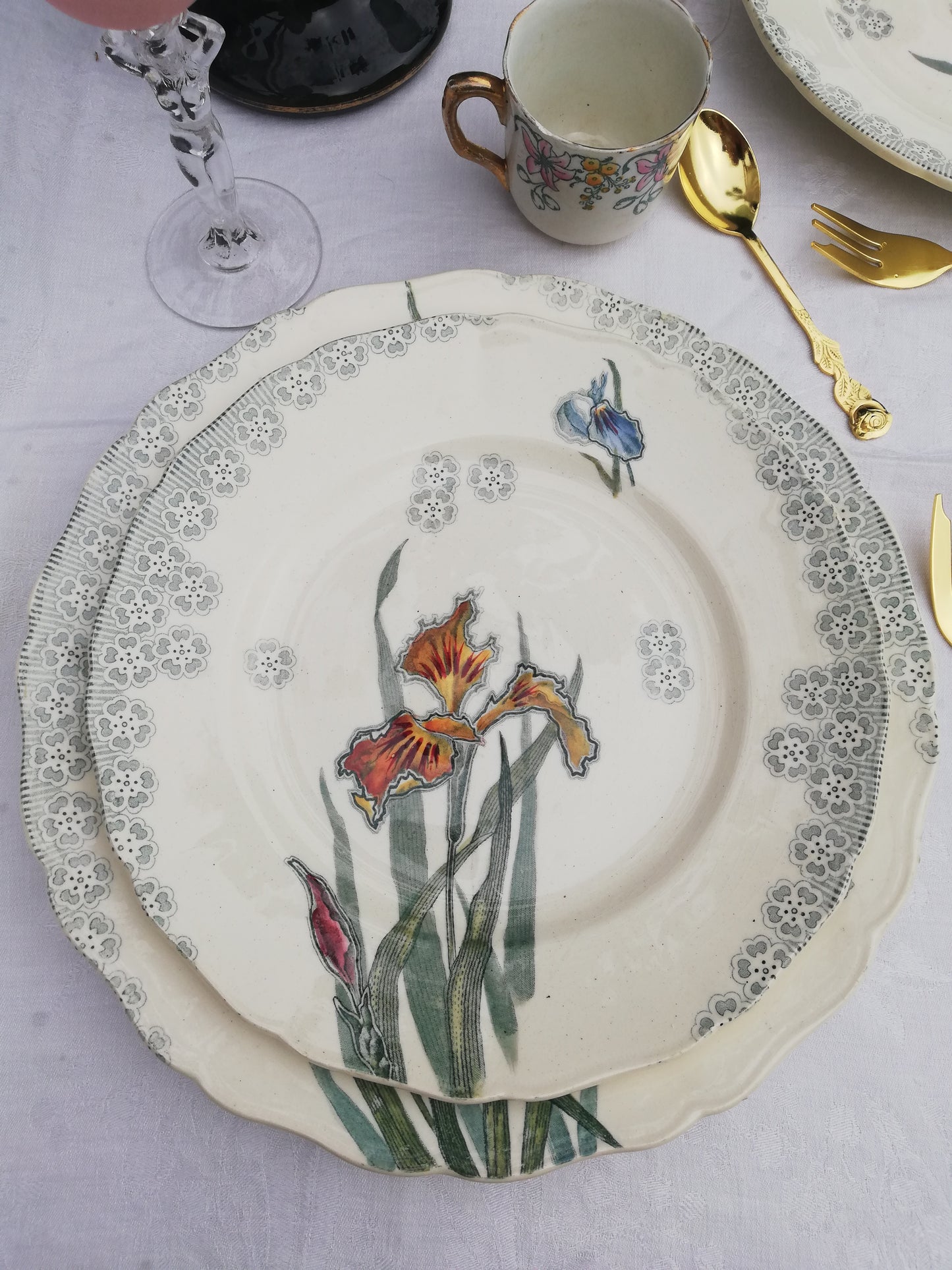 Assiette plate Iris Choisy le Roi