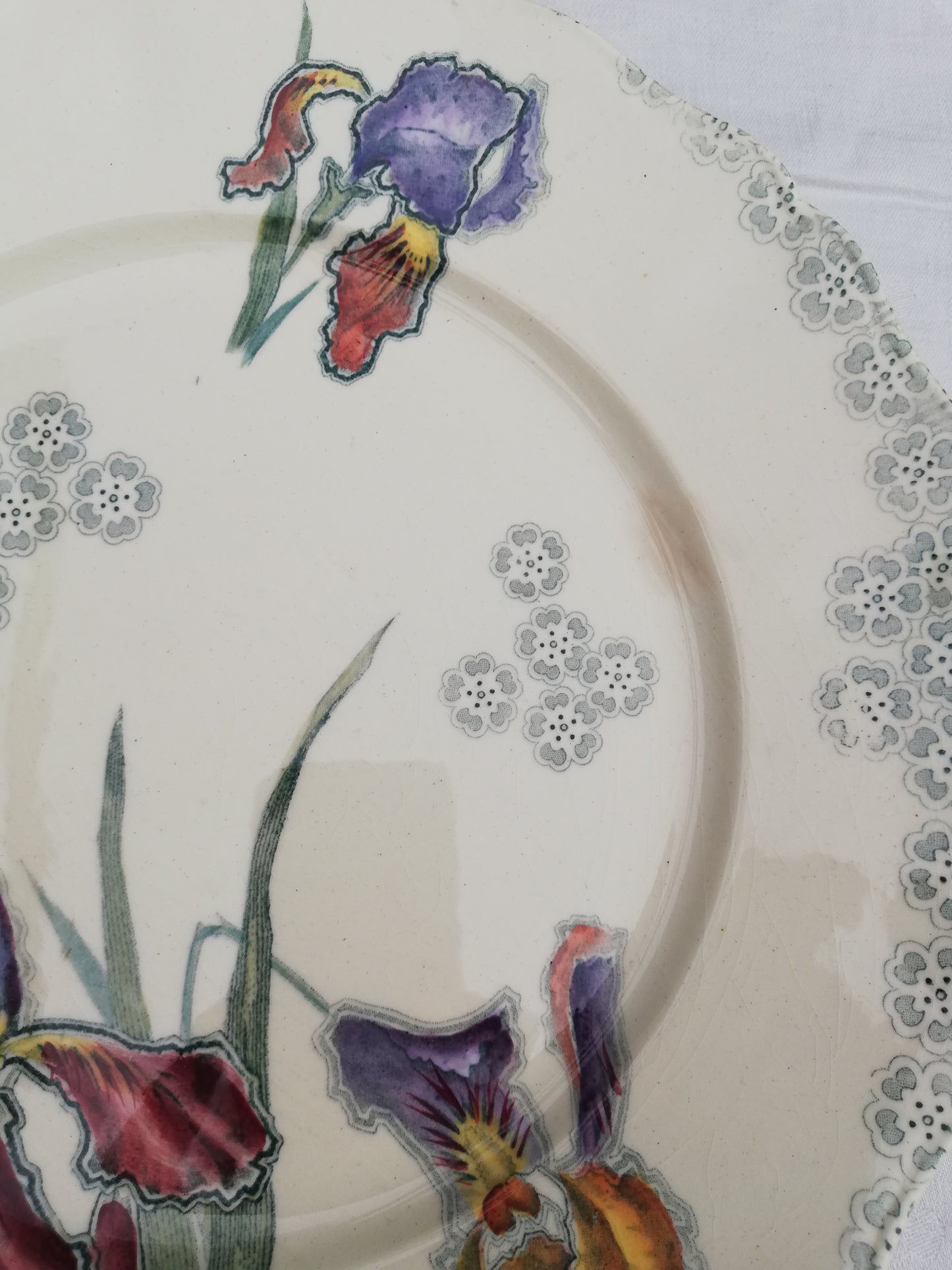 Assiette plate Iris Choisy le Roi